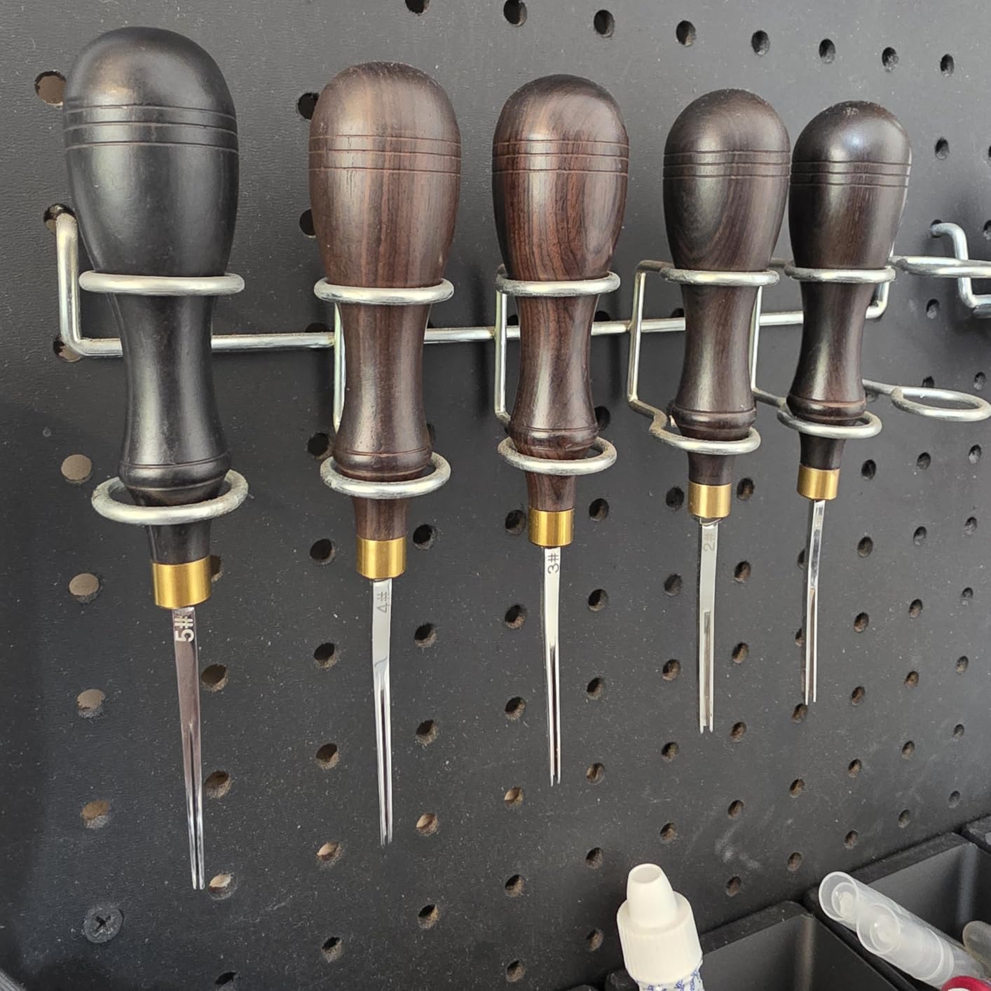 TLKKUE Leather Edge Beveler, 5 Size of Leather Skiving Kit with Sandalwood Handle, 2 Models Sharpener Guide for Leather Cutter Head, Different Sizes Leather Edges Skiving Tools for DIY Leather Craft customer photo 1