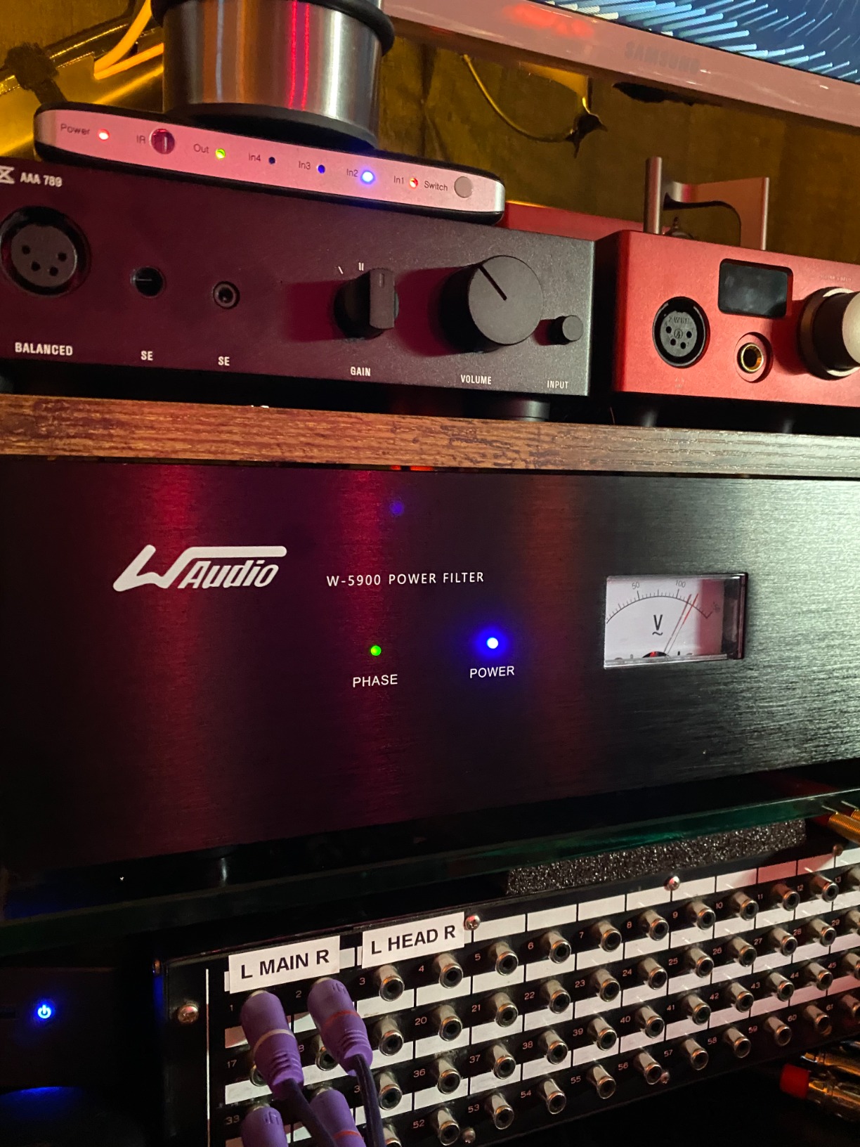 WAudio AC Noise Power Conditioner - Mains Purifier Audio Video Noise Filter Surge Protector with US Standard Sockets (Black) customer photo 2