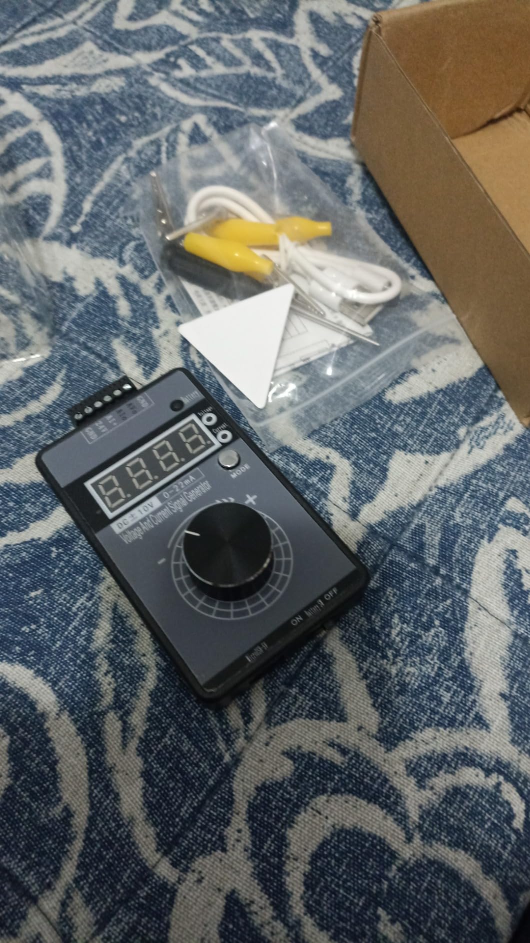 Riiai DC 0-10V 0/4-20mA Current Voltage Signal Generator, Built-in Battery Power Supply Interface Analog Simulator, Adjustable 4-Digit Display, for PLC, Panel Debugging, Device Testing customer photo 1