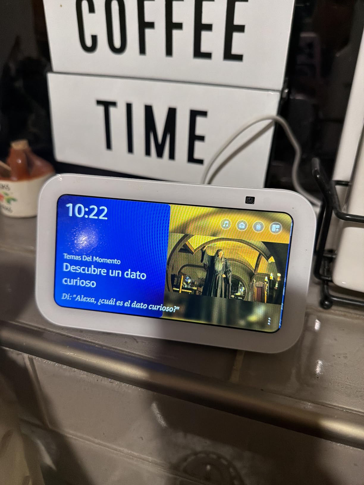 Amazon Echo Show 5 (newest model), Smart display, Designed for Alexa+, 2x the bass and clearer sound, Charcoal customer photo 1