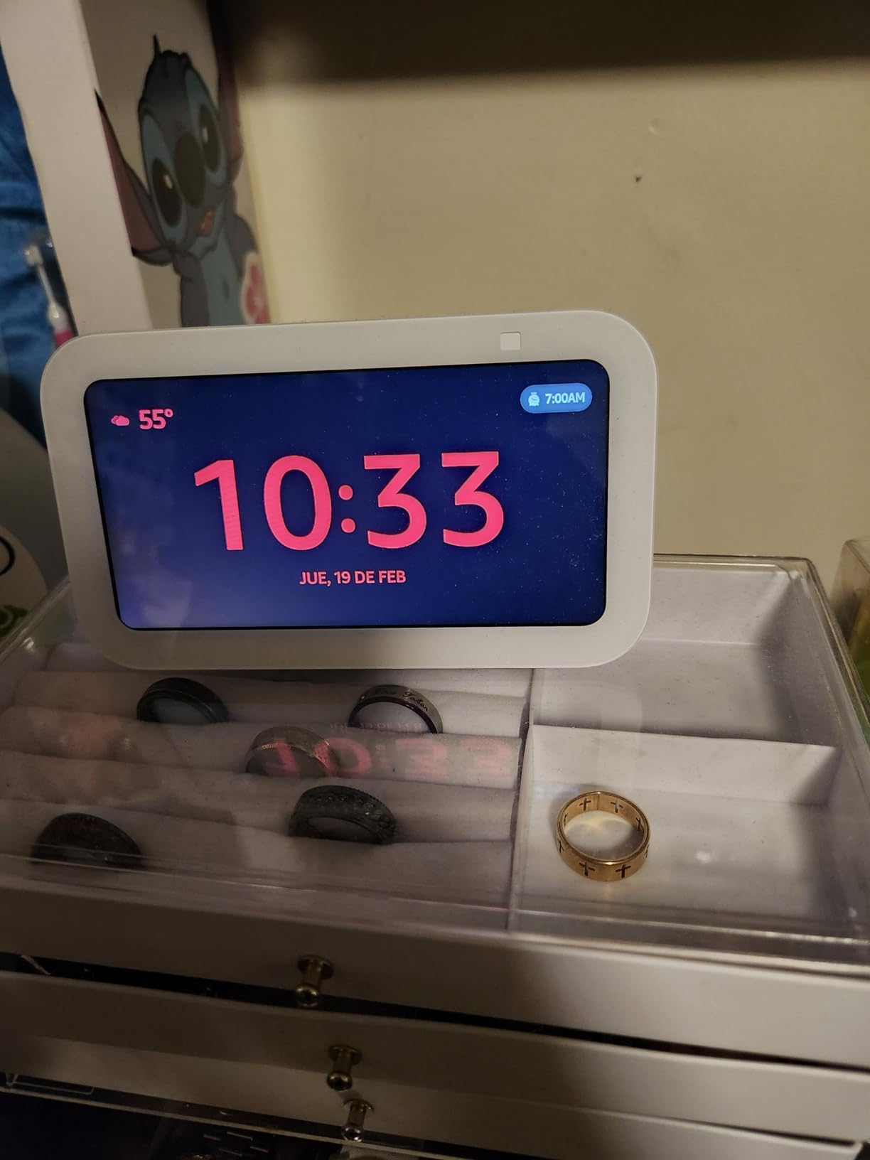 Amazon Echo Show 5 (newest model), Smart display, Designed for Alexa+, 2x the bass and clearer sound, Charcoal customer photo 2