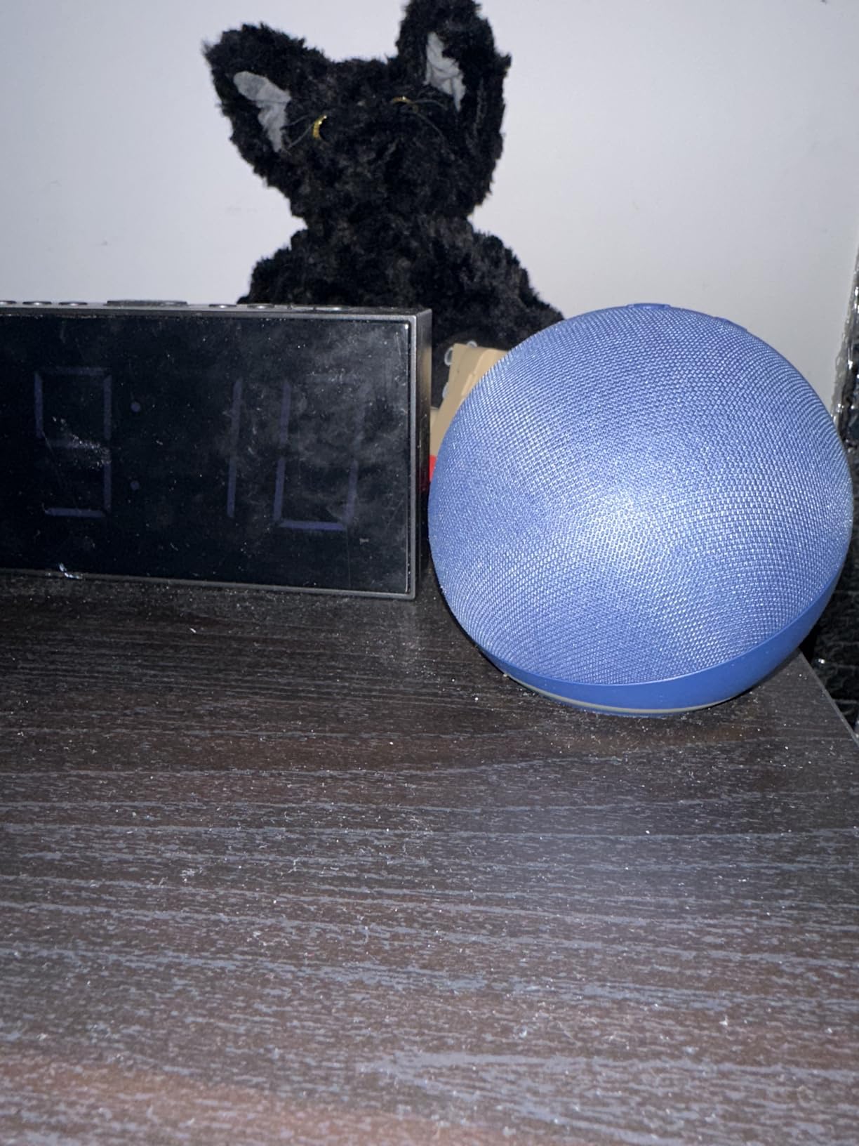 Amazon Echo Dot (newest model) - Vibrant sounding speaker, Designed for Alexa+, Great for bedrooms, dining rooms and offices, Glacier White customer photo 1