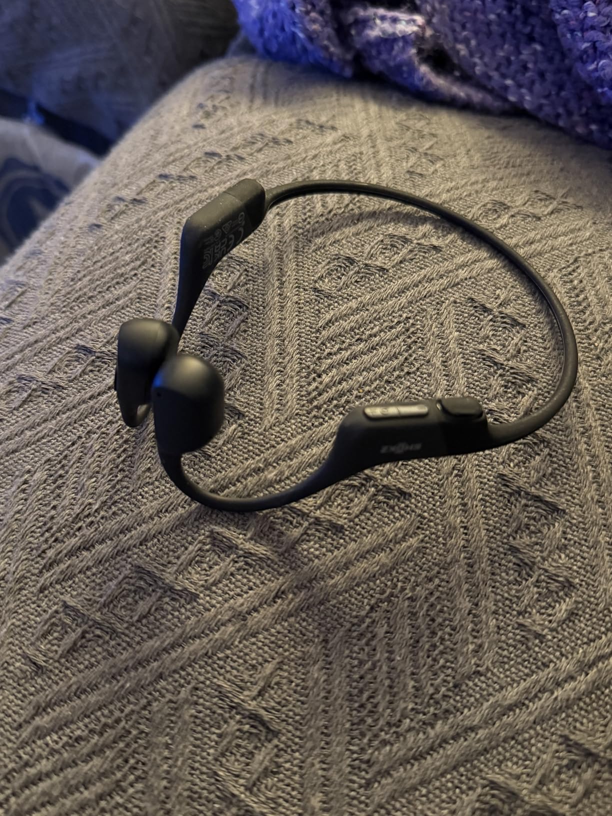 SHOKZ OpenRun Bone Conduction Headphones,Open-Ear Bluetooth Wireless Sport Headphones for Running & Workout,Sweat Resistant, Long 8H Playtime,Mic,Hair Band-Standard-Black customer photo 2