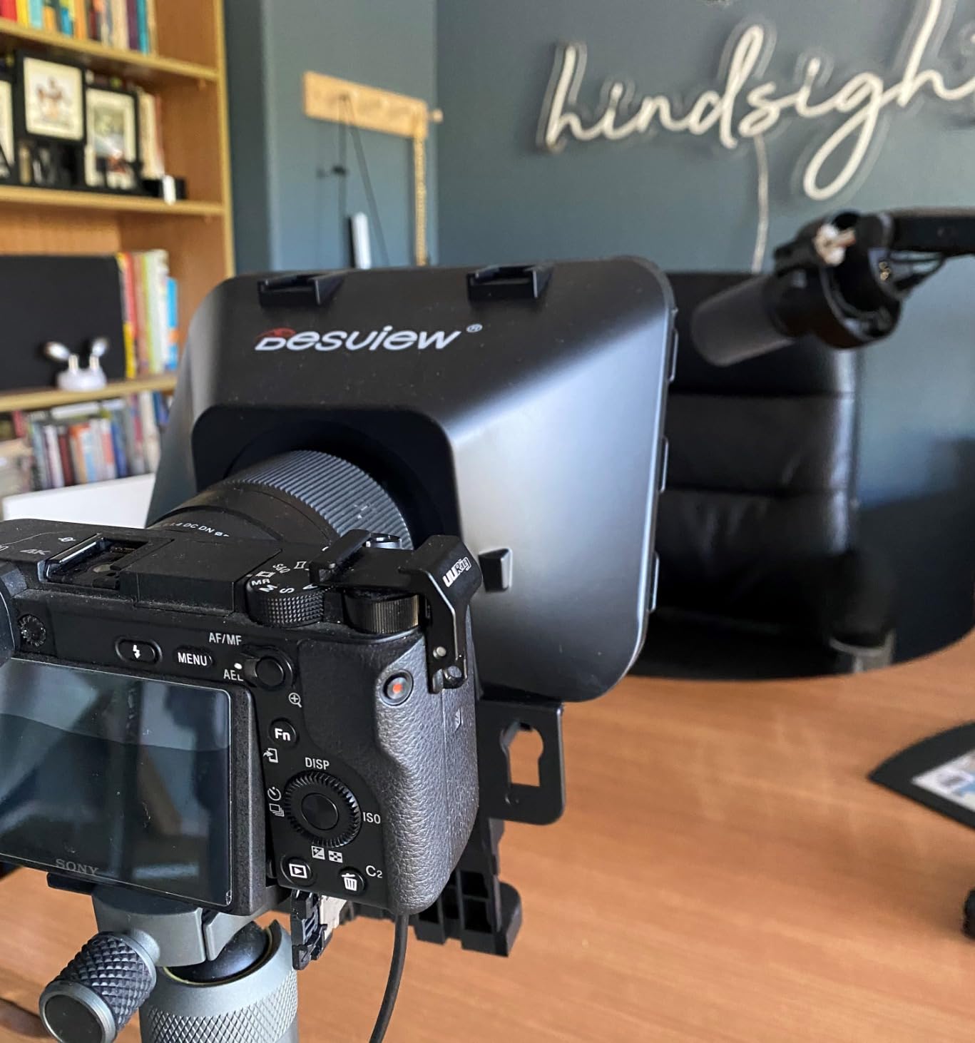 Desview T3 Portable Teleprompter for iPad Tablet iPhone up to 10 inch High Definition 70/30 Beam Splitter Glass with Remote Control for DSLR Camera Smartphone Video Recording (9 Lens Adapter Ring) customer photo 2