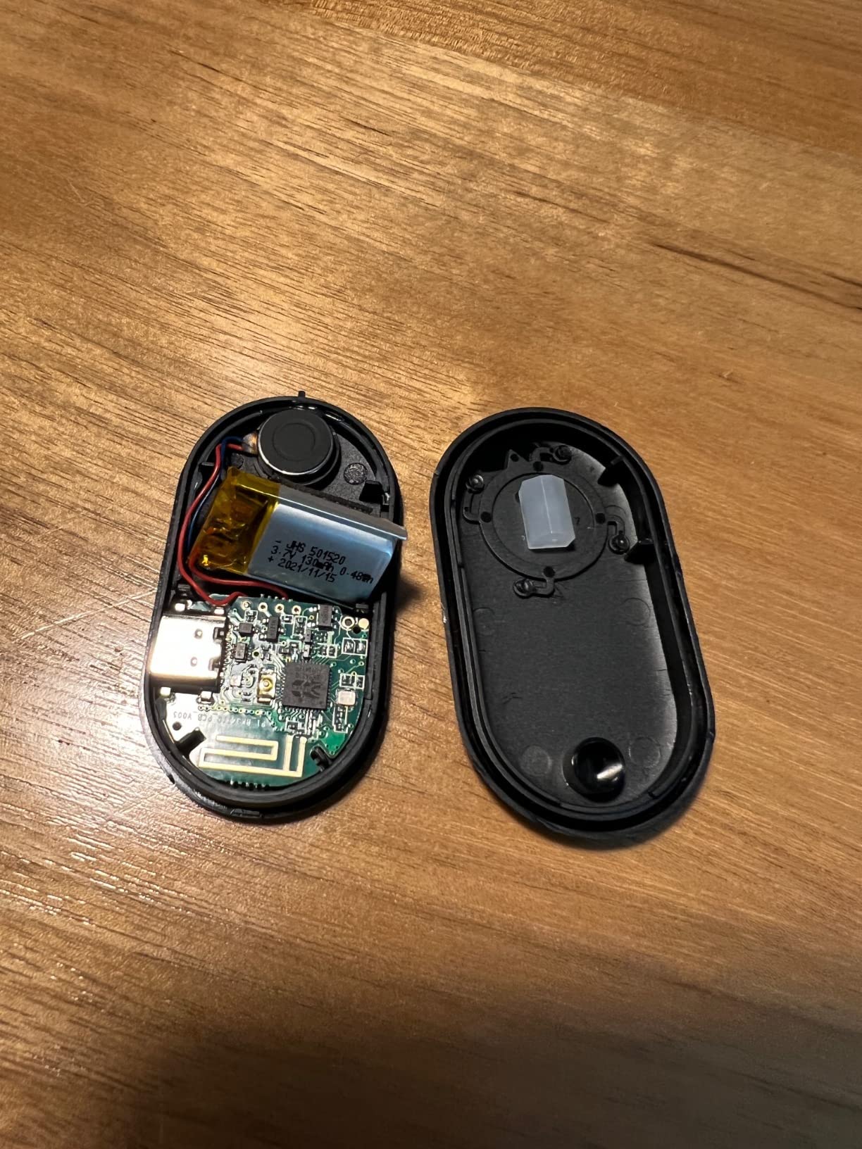 P1 Smart Posture Trainer & Corrector, Control with App, Check Posture in Real Time, Strapless, Boost Health & Temperament (Black) customer photo 1