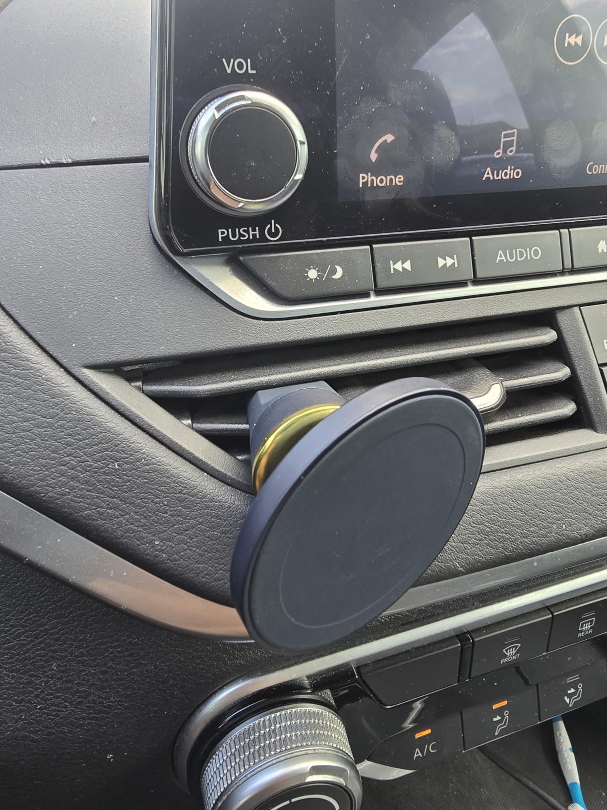 iOttie Velox MagSafe Compatible Air Vent Car Phone Holder. Unversal Magnetic Car Phone Mount for iPhone 12/13/14/15/16/17 Series & Android Phones via Included Magnetic Ring Adapter customer photo 1