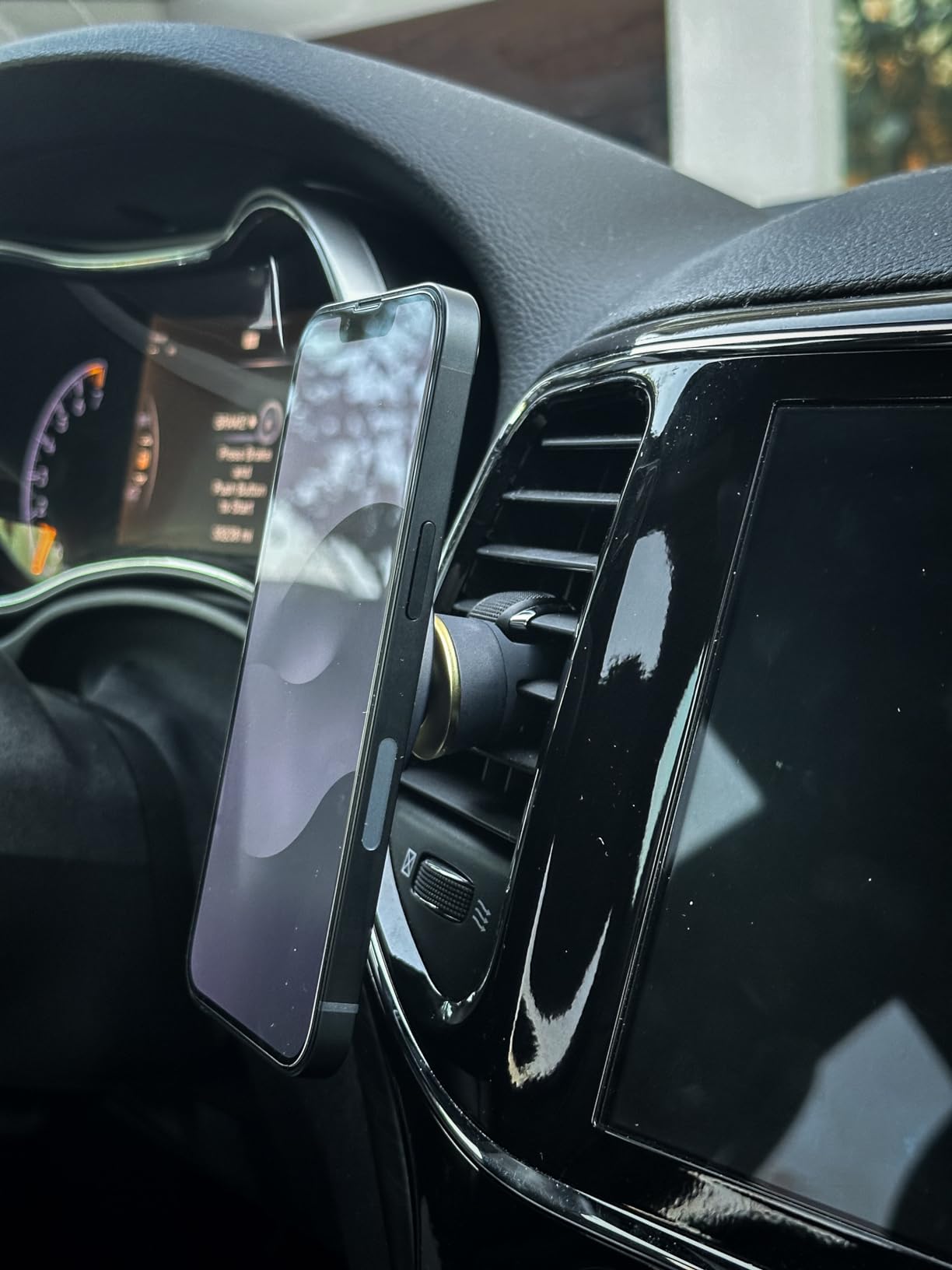 iOttie Velox MagSafe Compatible Air Vent Car Phone Holder. Unversal Magnetic Car Phone Mount for iPhone 12/13/14/15/16/17 Series & Android Phones via Included Magnetic Ring Adapter customer photo 2