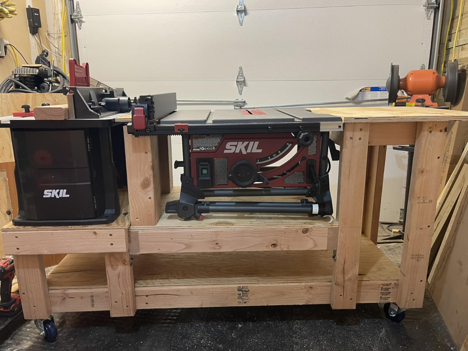 SKIL RT1323-01 Router Table and 10Amp Fixed Base Router Kit customer photo 2