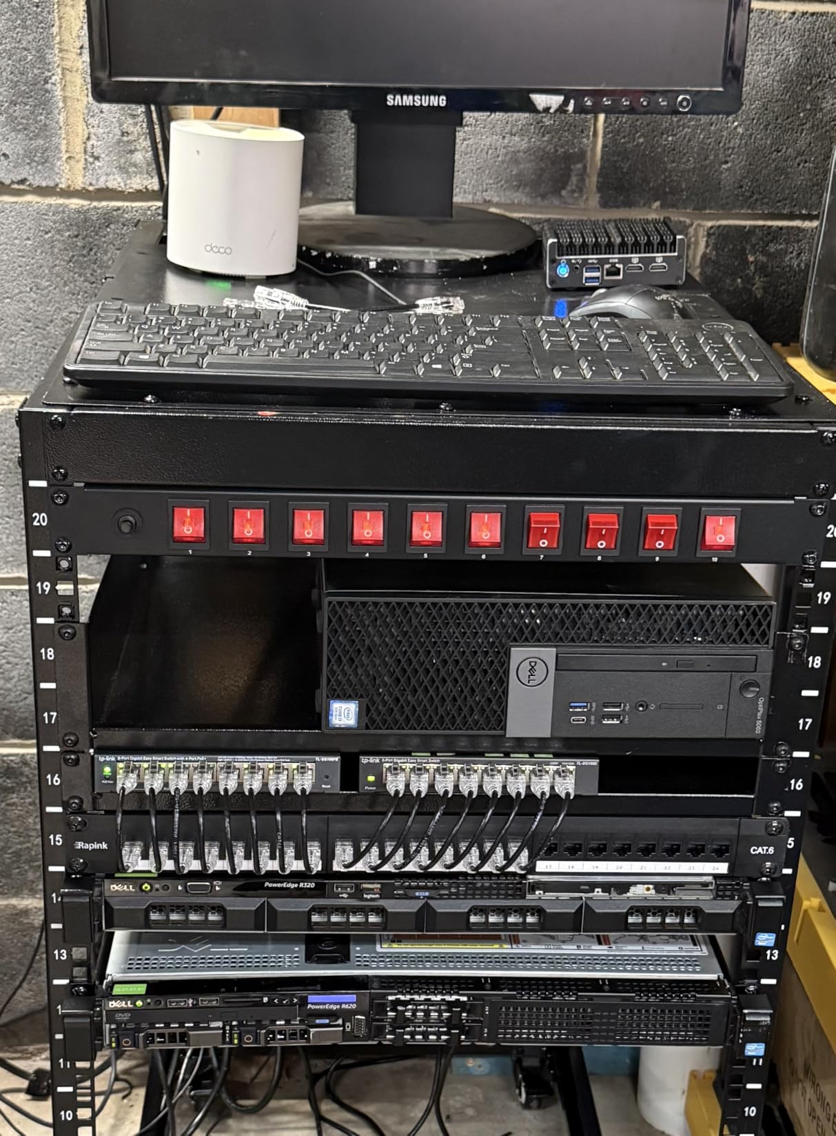 Rapink Patch Panel 24 Port Cat6 with Inline Keystone 10G Support, Pass-Thru Coupler Patch Panel UTP 19-Inch with Removable Back Bar, 1U Network Panel for Cat6, Cat5e, Cat5 Cabling customer photo 1