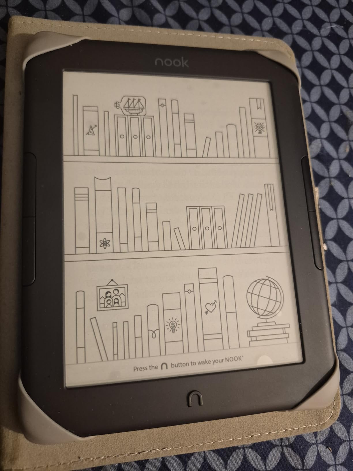 Barnes & Noble Barnes and Noble Nook Glowlight 4 eReader 6 32GB BNRV1100 Black (Renewed) customer photo 2