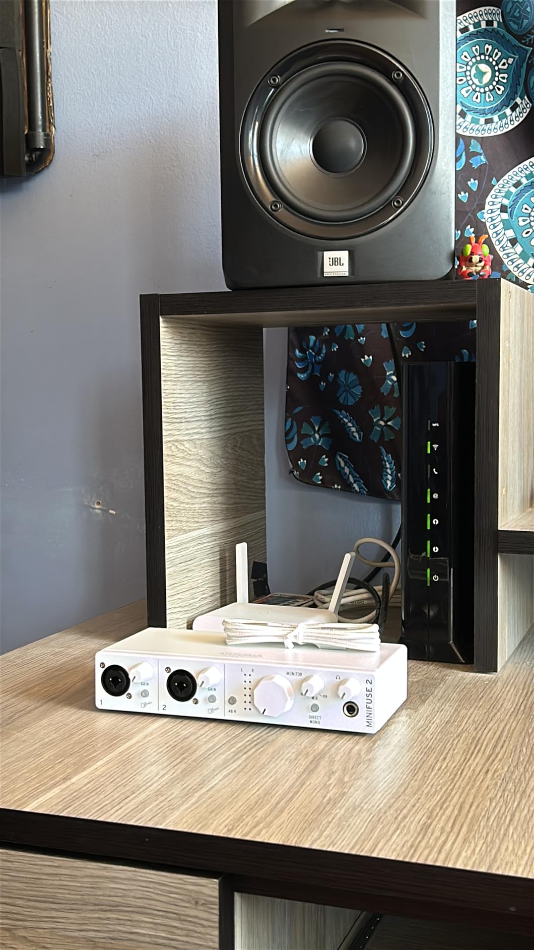 Arturia - MiniFuse 2 - Compact USB Audio & MIDI Interface with Creative Software for Recording, Production, Podcasting, Guitar - White customer photo 1