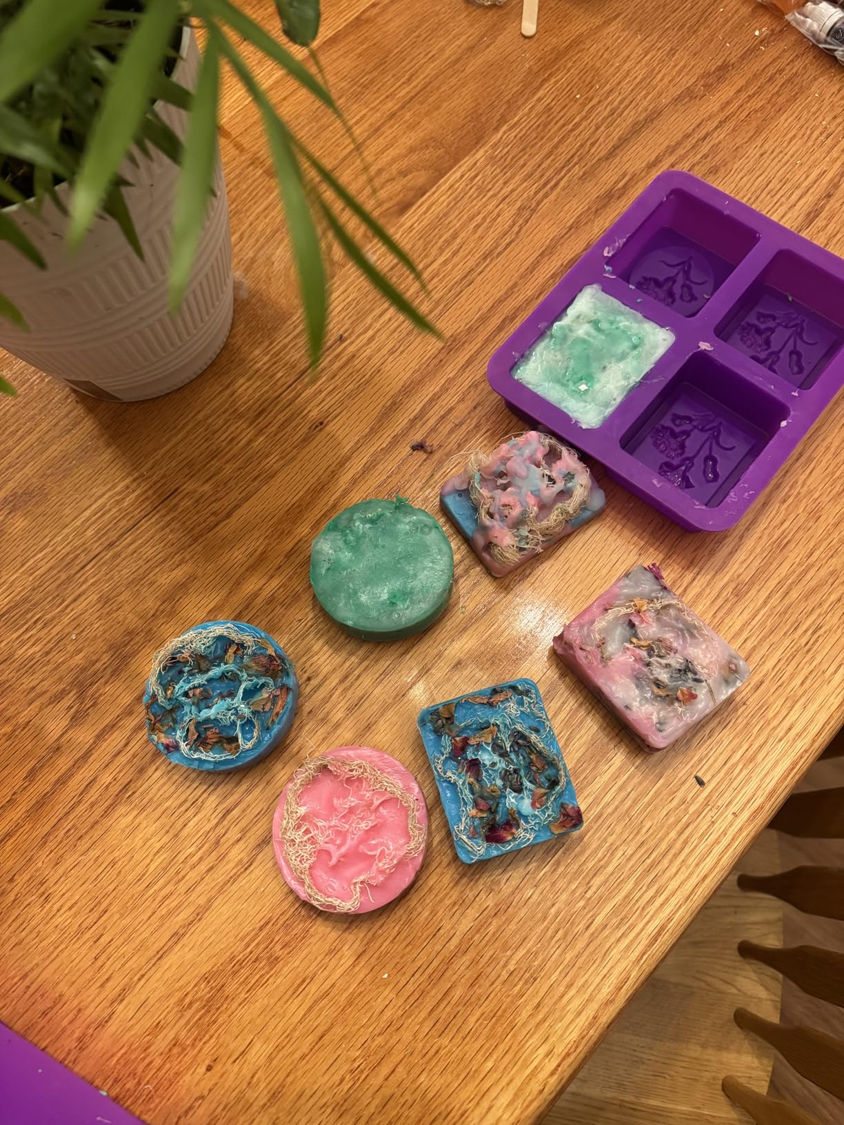 CraftZee Large PREMIUM Deluxe Soap Making Kit - All-in-One Soap Making Supplies with Soap Base, Soap Cutter Box, Silicone Loaf Molds, Fragrances & More customer photo 2