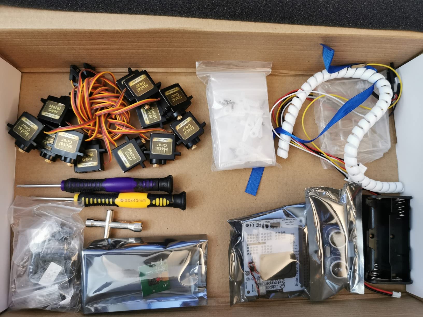 PiCrawler AI Robot Kit for Raspberry Pi 5/4/3B+/3B/Zero 2W, ChatGPT-4o Enabled with Voice Command & Video Recognition, App Control, FPV, Camera, Python&Scratch (RPi NOT Included) customer photo 1