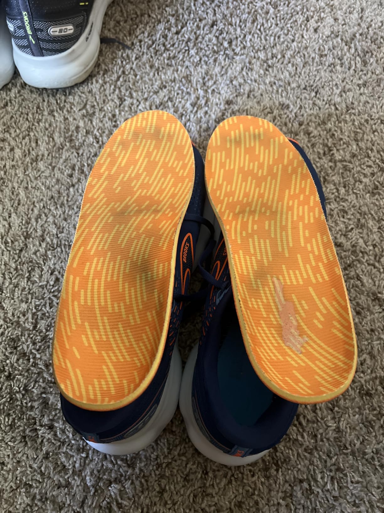 PowerStep Pulse Maxx Running Insoles - Overpronation Corrective Orthotic Inserts for Running Shoes - Maximum Ankle, Foot Pain Relief & Arch Support Insoles - Made in The USA (M 9-9.5 / W 11-11.5) customer photo 1