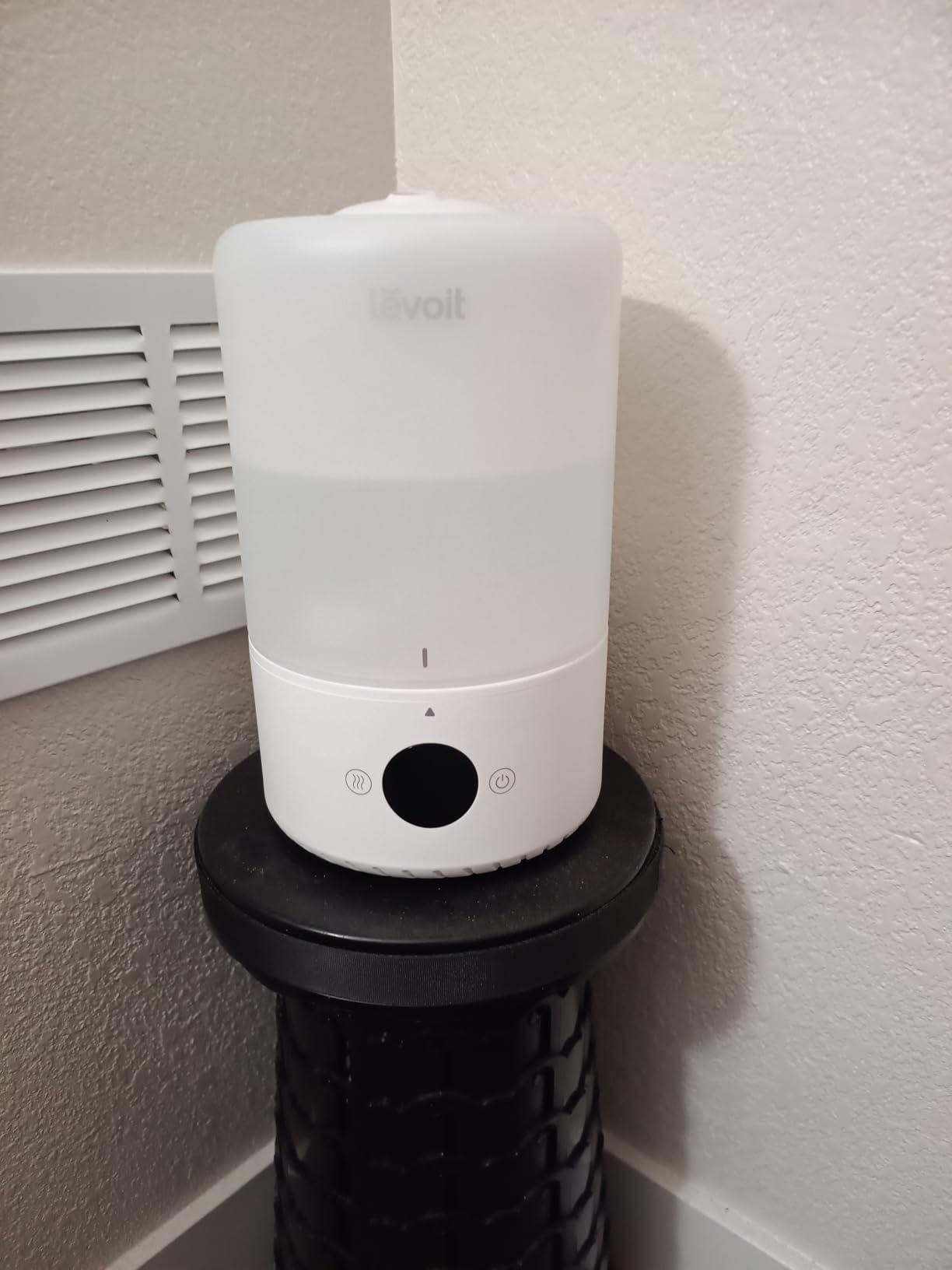 LEVOIT Smart Cool Mist Top Fill Humidifiers for Bedroom with Sensor, Auto Humidity Setting, APP & Voice Control, Essential Oil Diffuser, Ultra Quiet Operation, Super Easy Top Fill, 3L, White customer photo 2