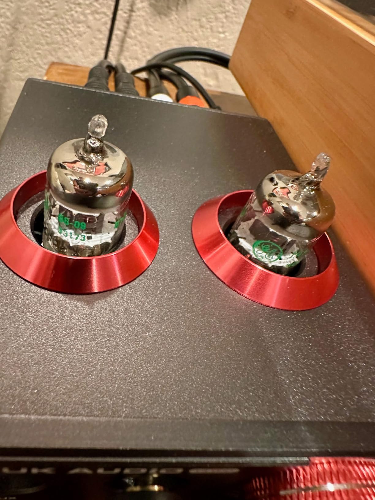 Douk Audio T4 PRO Vacuum Tube Phono Preamp, MM Turntable Preamplifier, GE5654 Hi-Fi Headphone Amp for Home Theater/Record Player/Stereo Amplifier/Active Speaker customer photo 1