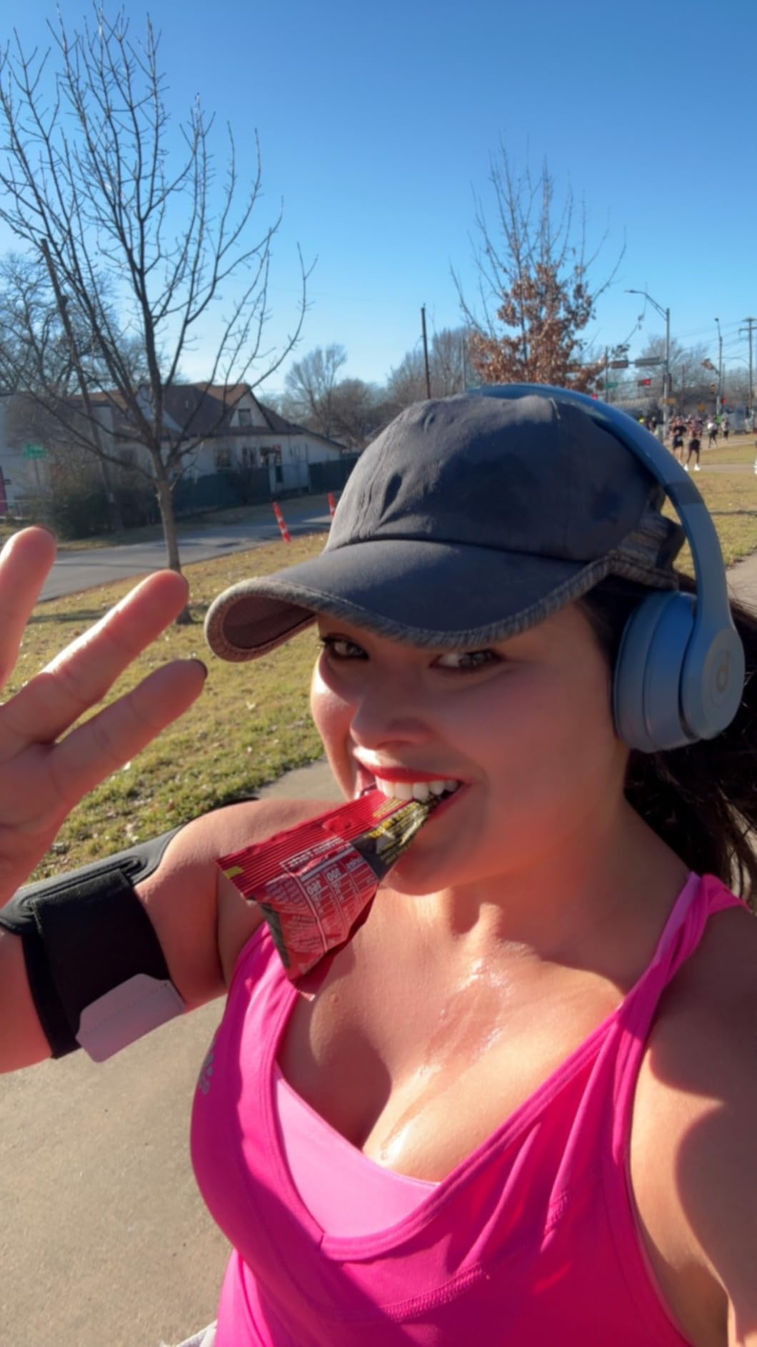 GUZACK Running Armband for iPhone 17 16 15 14 13 12 Pro Max/Plus/XR/XS, Galaxy S25/S24/S23/S22, with Card Slot & Key Pockets, Sports Arm Bands Cell Phone Holder Fit Up to 6.9 Inches Phone customer photo 1