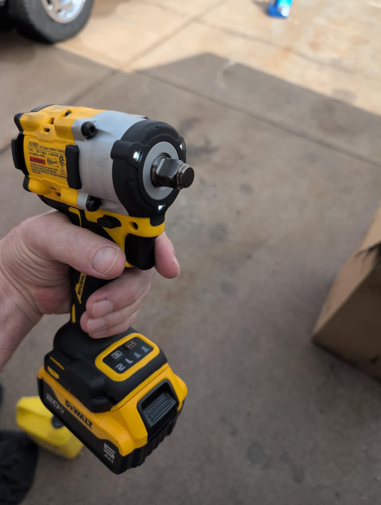 DEWALT ATOMIC 20V MAX* 1/2 in. Cordless Impact Wrench with Hog Ring Anvil (Tool Only) (DCF921B) customer photo 1