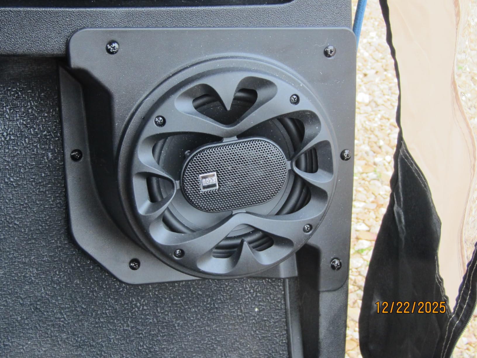 BOSS Audio Systems CH6530B 6.5 Inch Car Door Speakers - 300 Watts Max (Pair), Coaxial, 3 Way, Full Range, 4 Ohms, Sold in Pairs, Bocinas para Carro customer photo 1