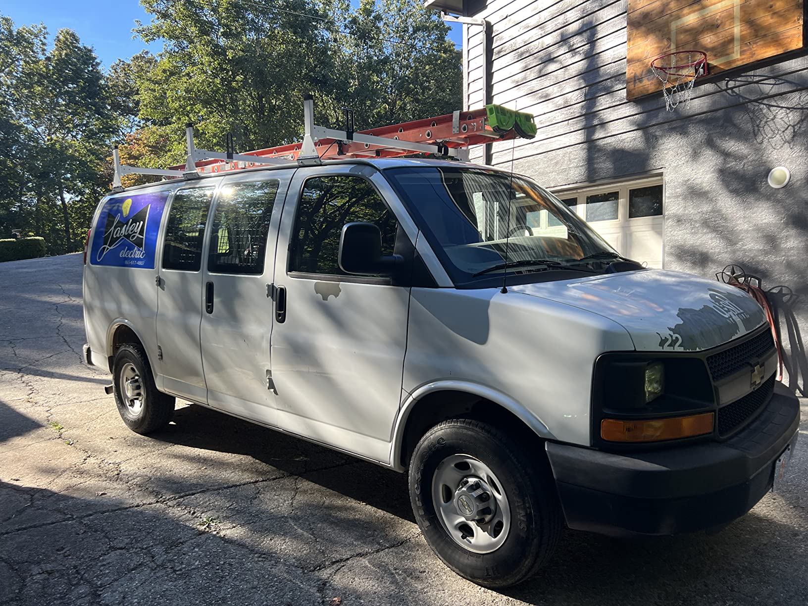 MELIPRON 850 lbs Van Roof Ladder Rack Fit for Chevy Express 1500 2500 3500, for 1996-2025 Cargo Vans with Rain Gutters, No Drill, Heavy Duty for Commercial Use customer photo 2