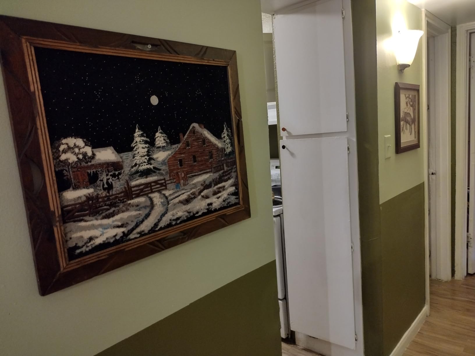 PREXISO Multi Surface Laser Level LED Light Vial, 30Ft Horizontal & Vertical Line Laser with Wall Mount Base, 2 Pins, 10 Sticker, 2 AA Batteries for Hanging Frames & Picture, Construction Wall Writing customer photo 2