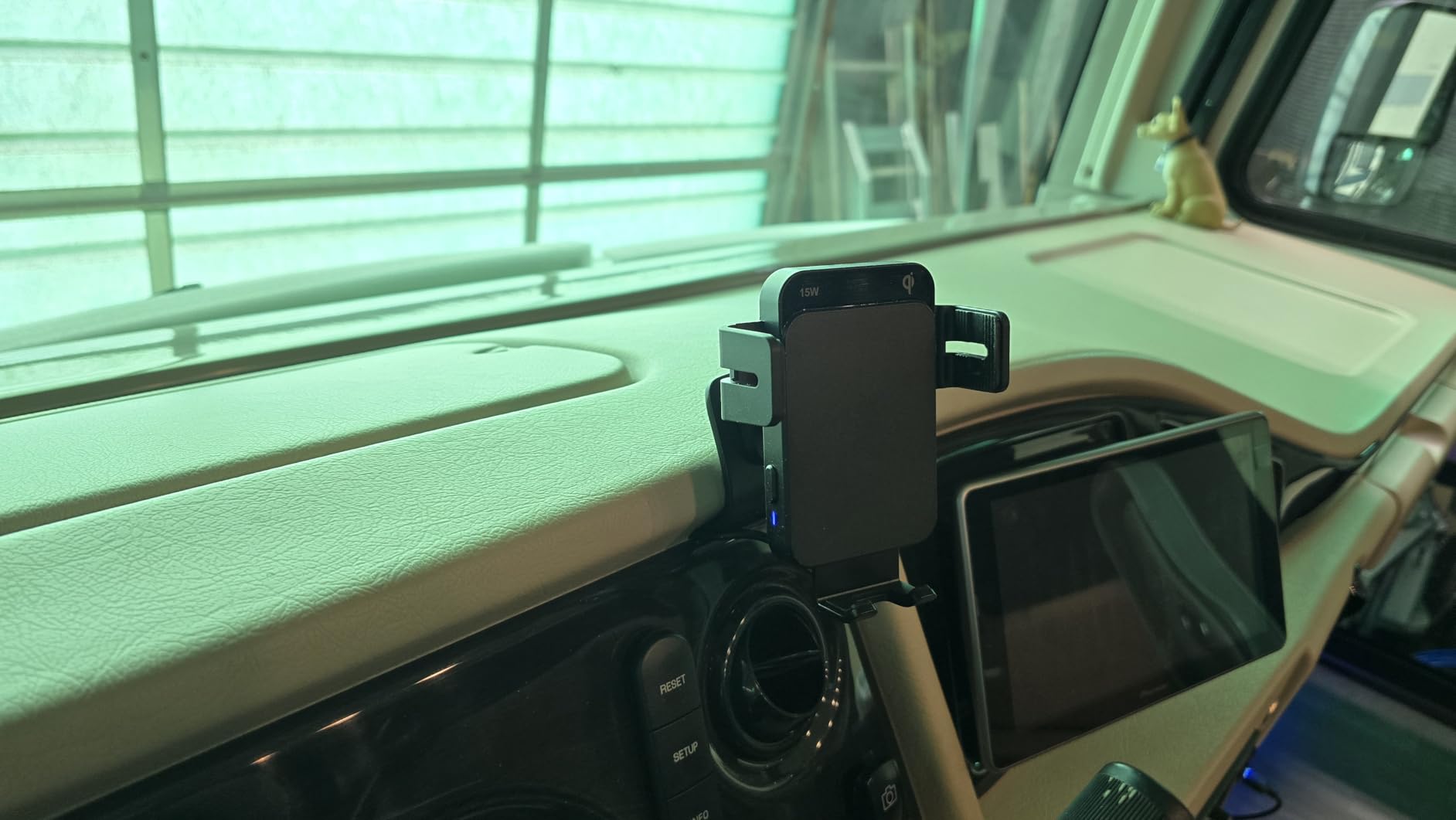 Wireless Car Charger, MOKPR Auto-Clamping Car Mount 15W/10W/7.5W Fast Charging Air Vent Car Phone Mount Compatible with iPhone 15/14/13/13 Pro/12 Pro Max/12 pro/12/11/10 Series, Samsung Galaxy Series customer photo 2