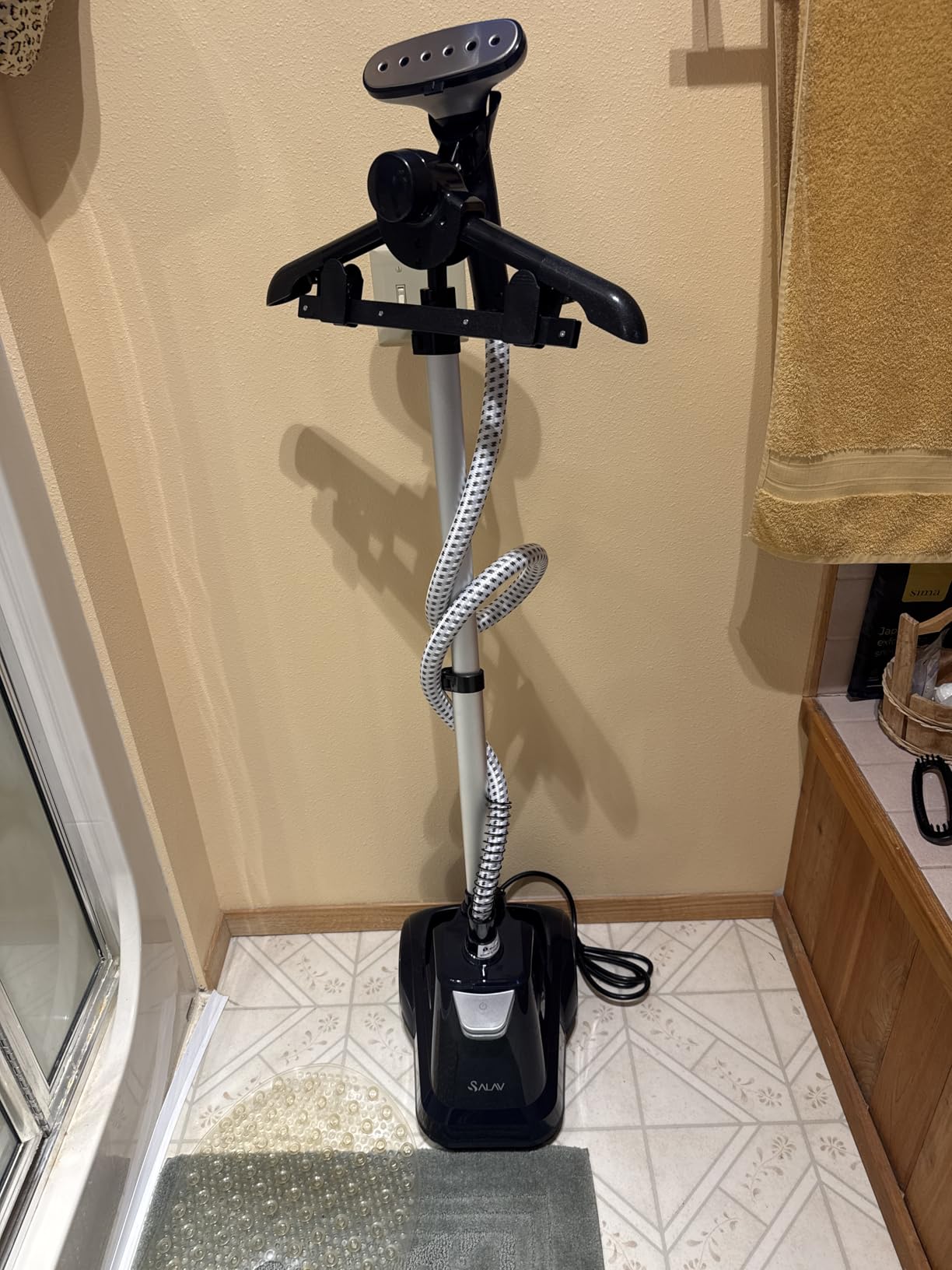 SALAV Heavy Duty Commercial Full-Size Garment Steamer with Foot Pedals and Extra Large 3L (101.5 oz) Water Tank, 1800 watts of Poweful Steam (Navy) customer photo 1