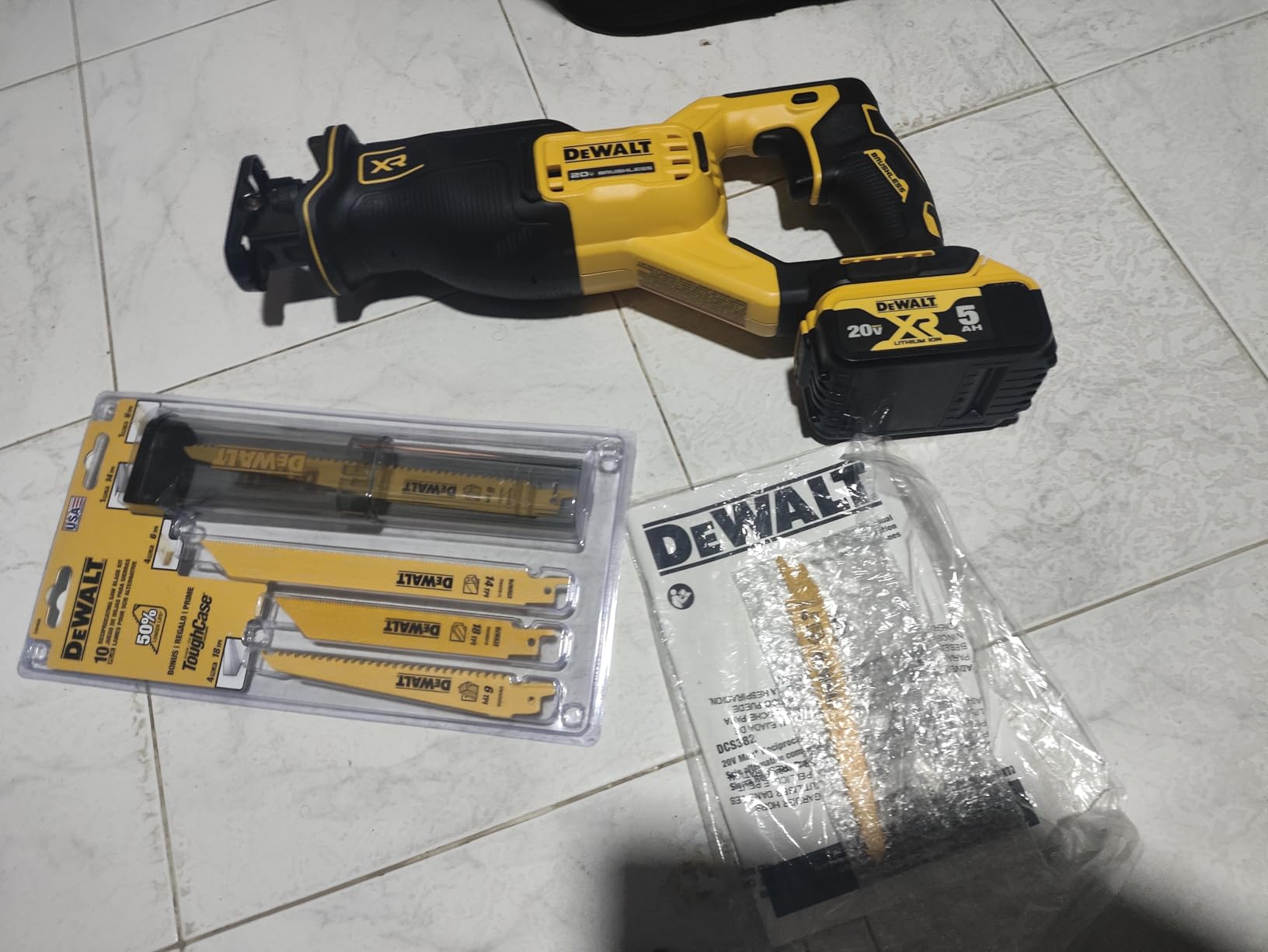 DEWALT 20V MAX* Reciprocating Saw, Cordless, 2-Finger Variable Trigger, Keyless Blade Clamp, Tool Only (DCS382B) customer photo 2