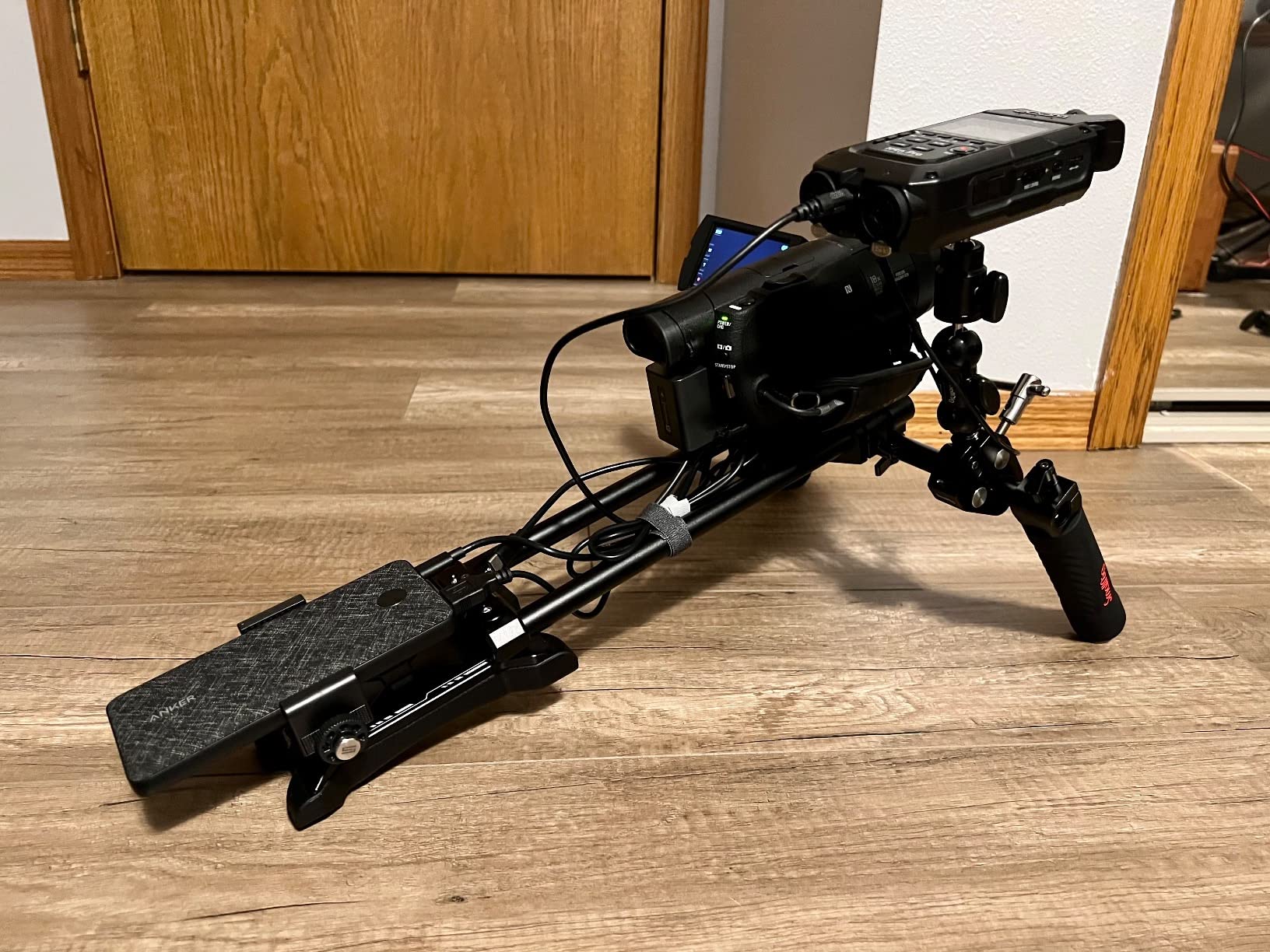 SMALLRIG Universal Basic Camera Shoulder Mount Kit for DSLR, Mirrorless, and Small Camera Shoulder Rig - 2896 customer photo 2