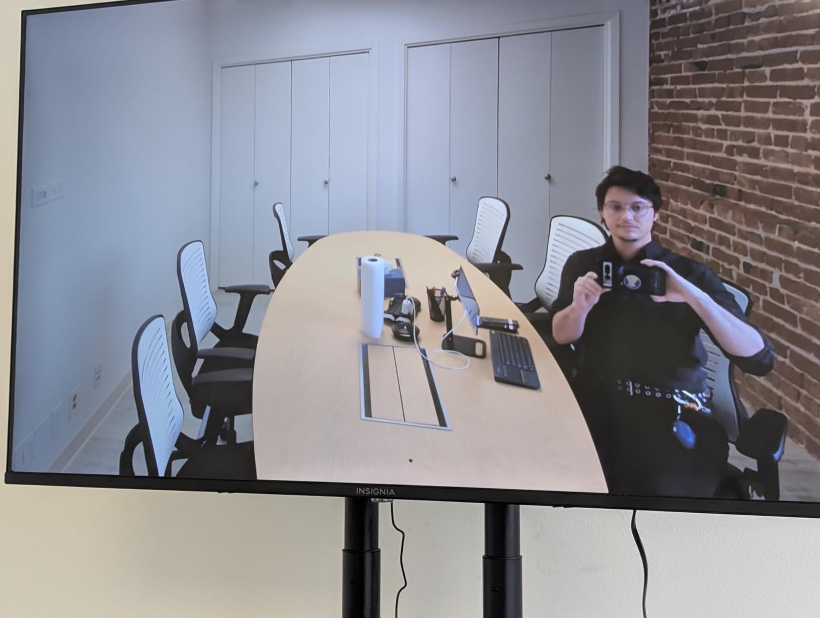 Yealink 4K USB Video Conference Camera - 120° Wide Angle, Microphone, Speaker, Auto Framing, for PC Meetings, Microsoft Teams & Zoom customer photo 1