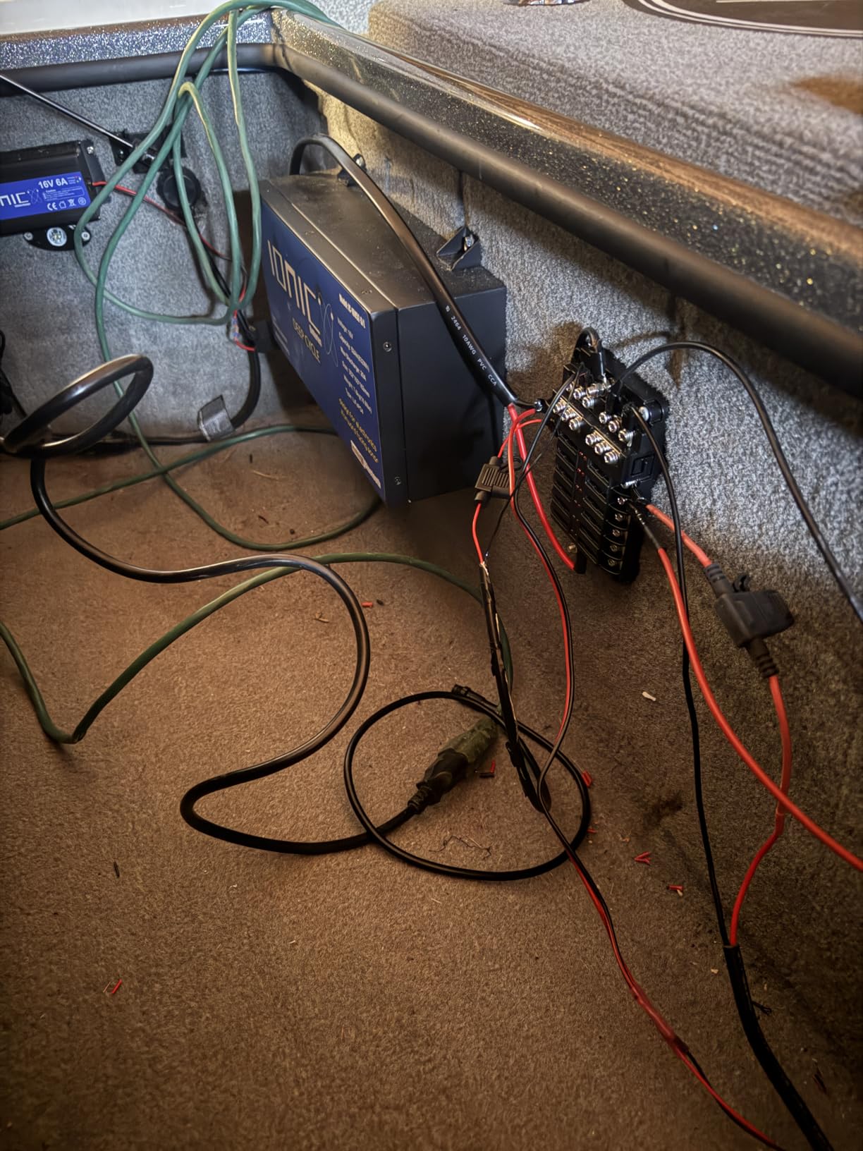 LiveScope Plus System with GLS 10 and LVS34 Transducer, Target Separation, Sharp Sonar Images, Vivid Color, Clear Vision customer photo 2