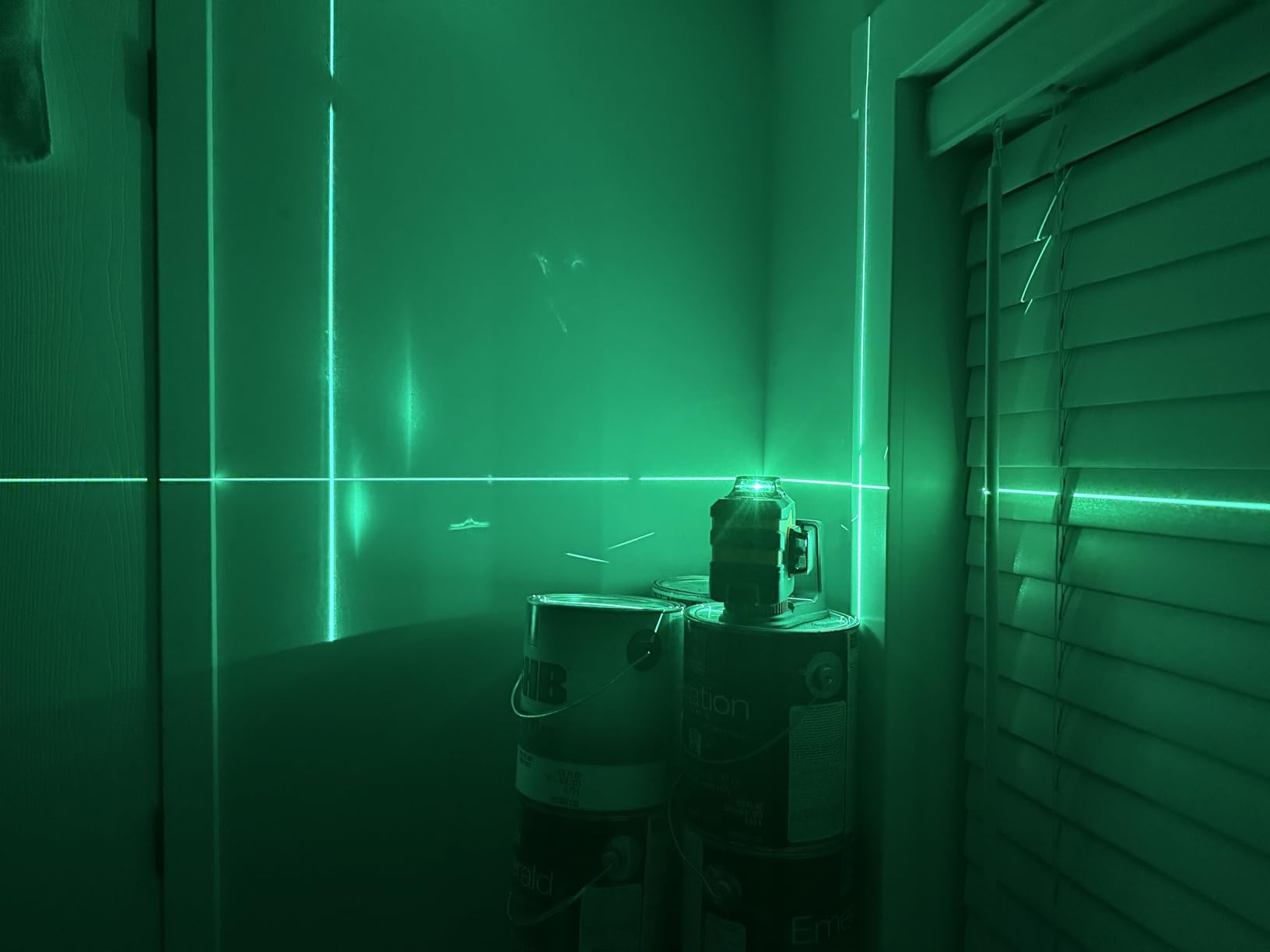 IKOVWUK Laser Level, 3x360° Cross Line Laser for Construction and Picture Hanging, 12 Green Lasers with Self-leveling, 3D Vertical & Horizontal Line, Level Tool with 5200 mAh Rechargeable Battery customer photo 2