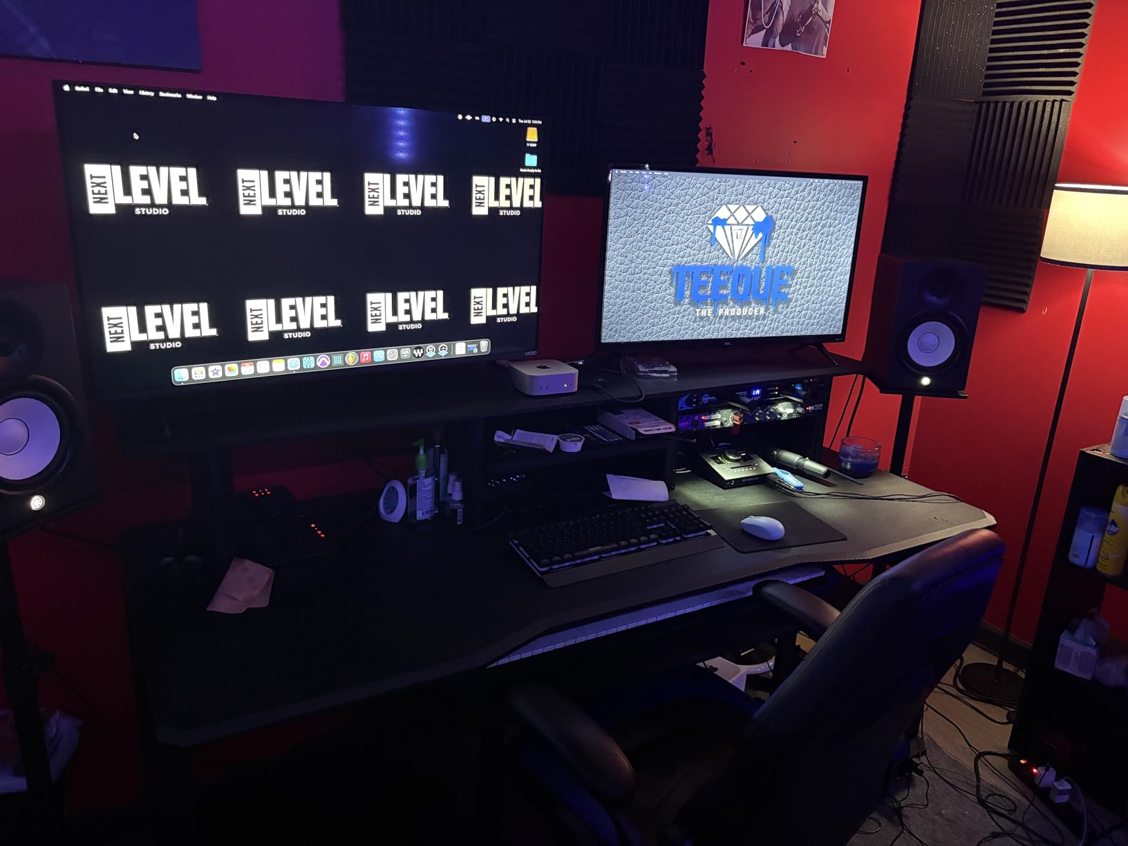 Acme Furniture Metal and Wooden Music Desk with Wheels, Black customer photo 1