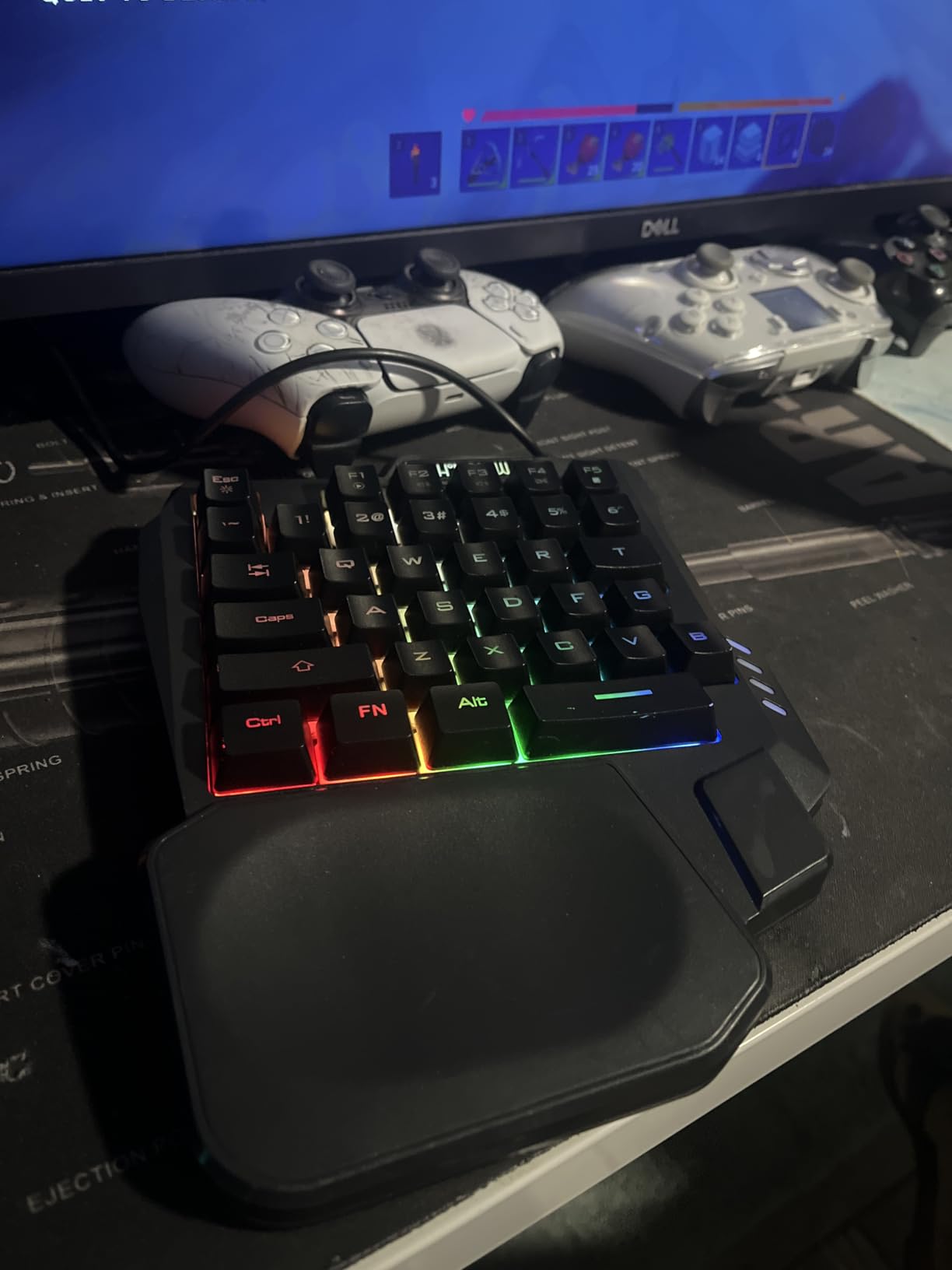 CHONCHOW One Handed Gaming Keyboard, 35 Keys, Rainbow LED, Wired USB, Ergonomic with Wrist Rest, Mini Portable, PS4/PS5/Xbox/PC/Laptop Compatible customer photo 1
