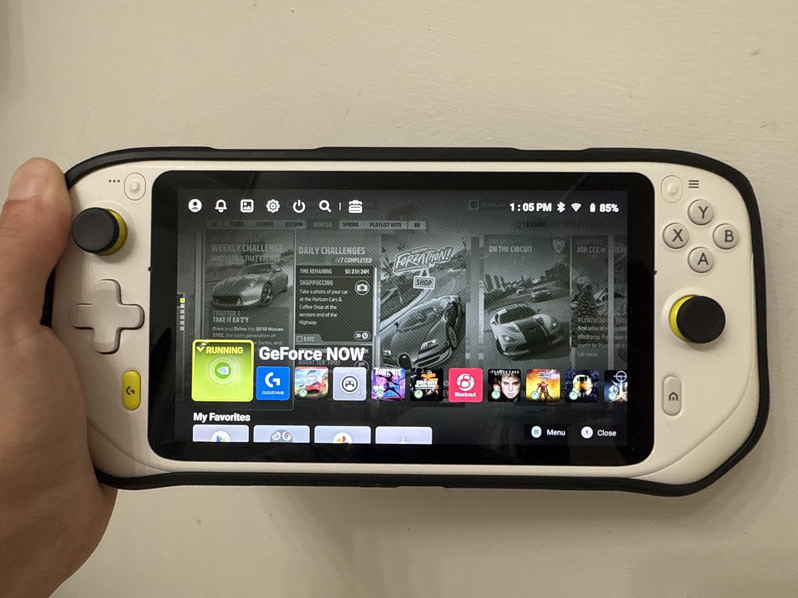 Logitech G Cloud Gaming Handheld, Portable Gaming Console with Long-Battery Life, 1080P 7-Inch Touchscreen customer photo 2