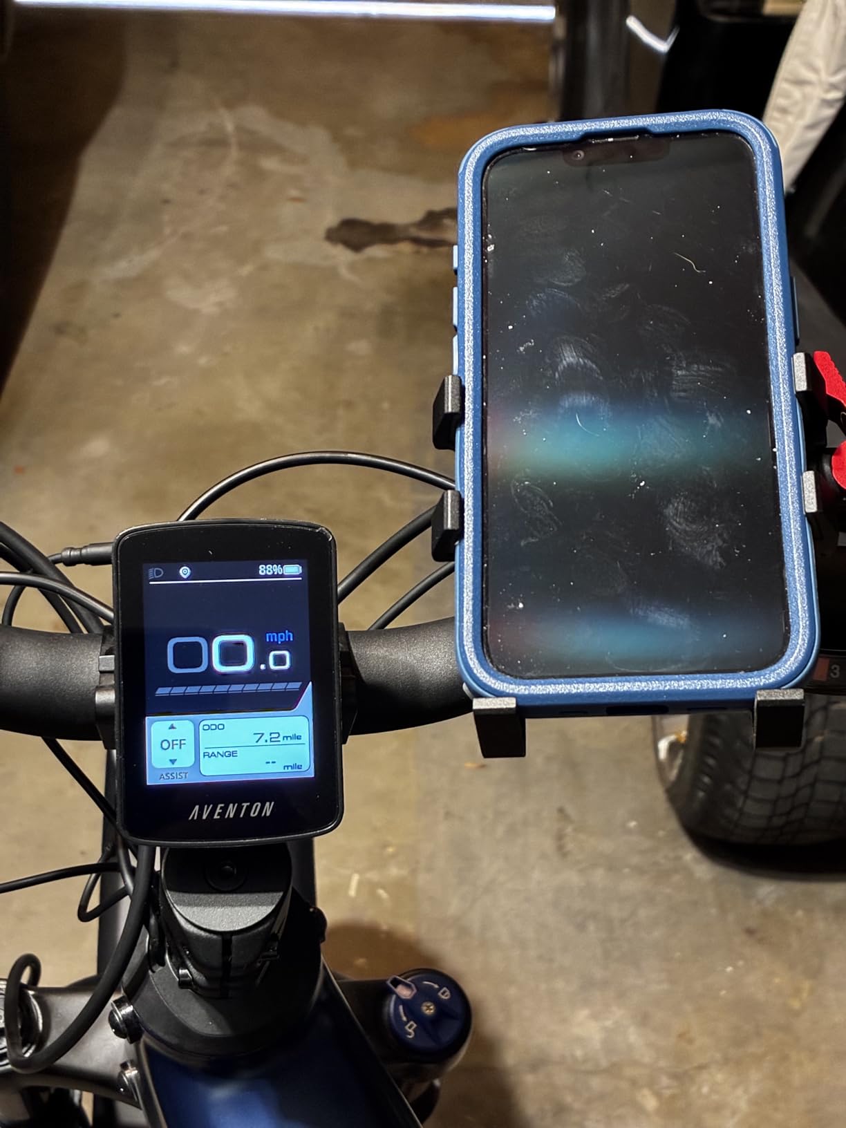 Tiakia Bike Phone Mount Holder, Aluminum Motorcycle Phone Mount, Handlebar Mounted Cell Phone Holder for Bike, 360° Rotation, Universal Bicycle Phone Mount for 4.5-7 Inch Phones customer photo 1