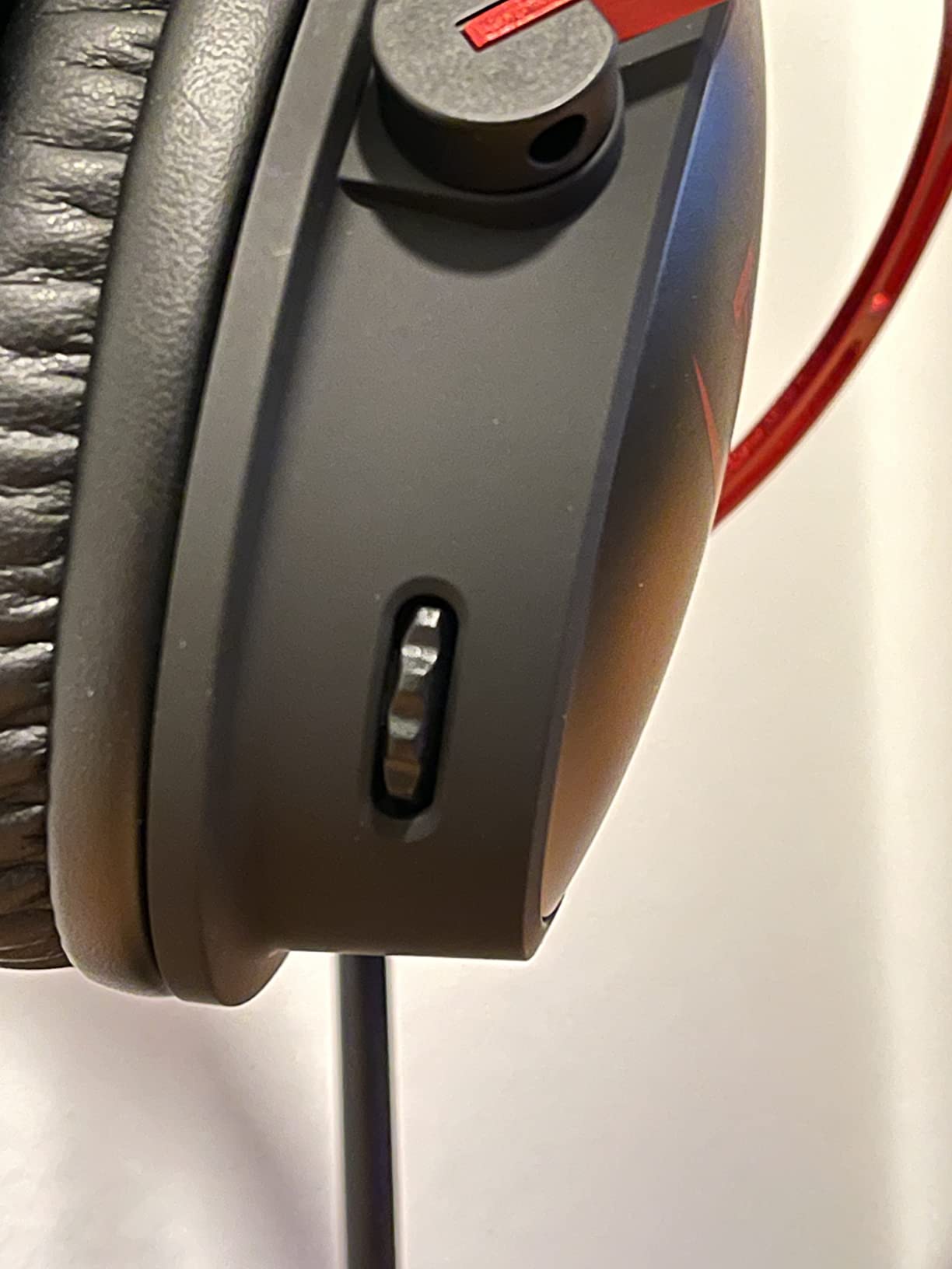 HyperX Cloud Alpha Wireless - Gaming Headset for PC, 300-hour battery life, DTS Headphone:X Spatial Audio, Memory foam, Dual Chamber Drivers, Noise-canceling mic, Durable aluminum frame,Red customer photo 1