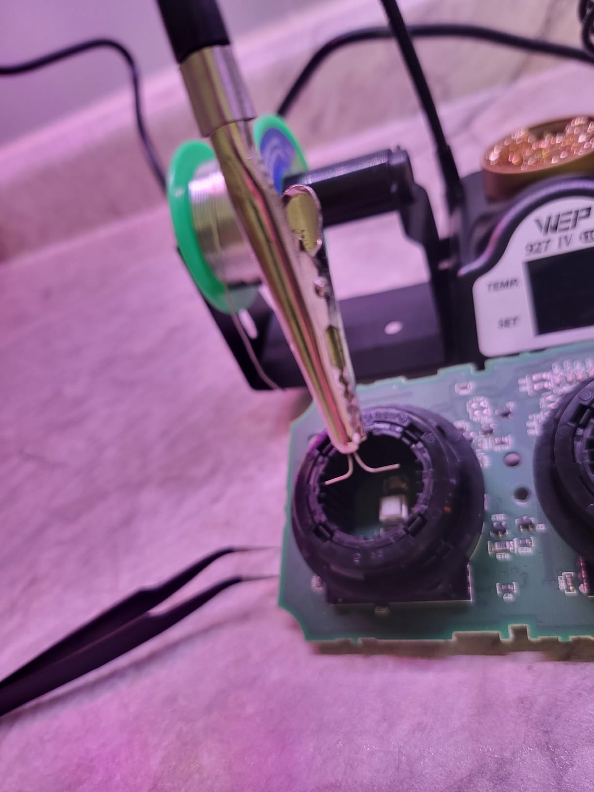 WEP 927-IV Soldering Station Kit High-Power 110W with 3 Preset Channels, Sleep Mode, LED Magnifier, 5 Extra Iron Tips, Tip Cleaner, 2 Helping Hands, Tip Storage Slots, Lead-free Solder Wire, Tweezers customer photo 2