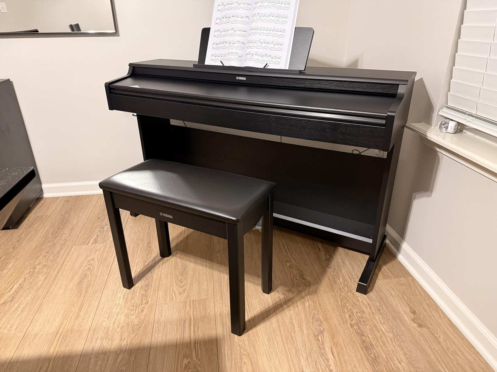 Yamaha Arius Series 88-Key Digital Piano, Weighted Graded Hammer 3 Action (GH3), CFX Concert Grand Piano Sound, Includes Bench, Dark Rosewood YDP165R customer photo 1