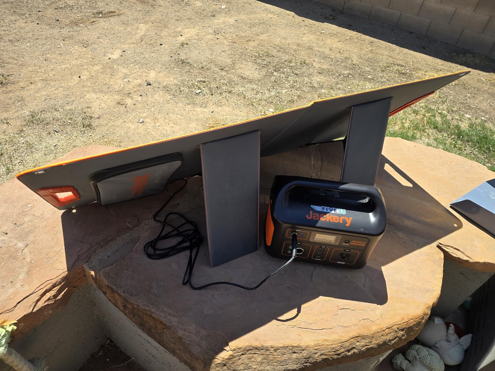 Solar Panels 100Watt Portable 24% High-Efficiency 18V Foldable Solar Charger with USB Outputs for Power Stations, Phones, IP65 Waterproof Perfect for Camping, RVing, Home Backup and Off-Grid Blackouts customer photo 1