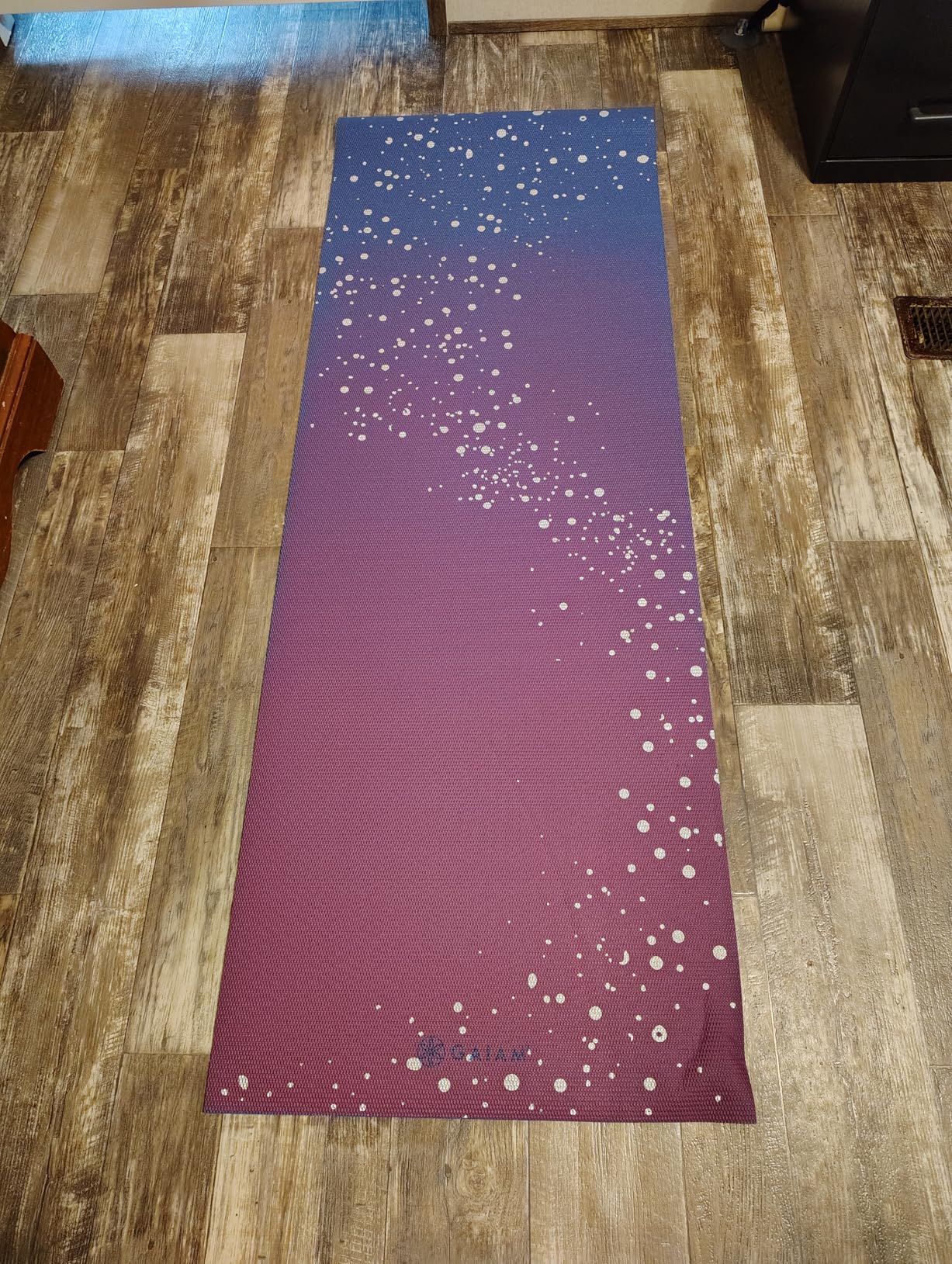 Gaiam Yoga Mat - Premium 6mm Print Extra Thick Non Slip Exercise & Fitness Mat for All Types of Yoga, Pilates & Floor Workouts (68
