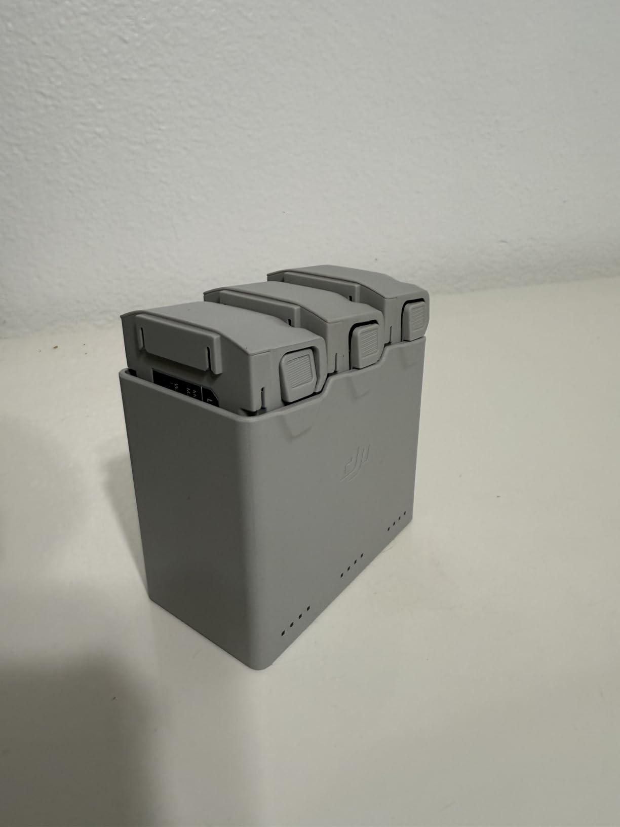 DJI 30W USB-C Two-Way Charging Hub for Mini 3 Pro Batteries, Mobile Power Source and Convenient Battery Storage customer photo 2