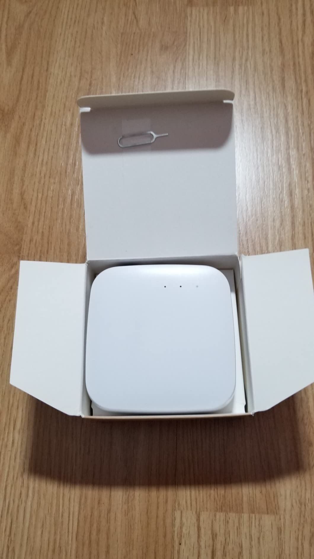 MOES ZigBee 3.0 & Bluetooth & Mesh Hub Only Support Tuya Device Work with Smart Life App, Intelligent Bridge Wired Smart Home Gateway Voice Control via Alexa, Google Home, 2.4GHz WiFi customer photo 2