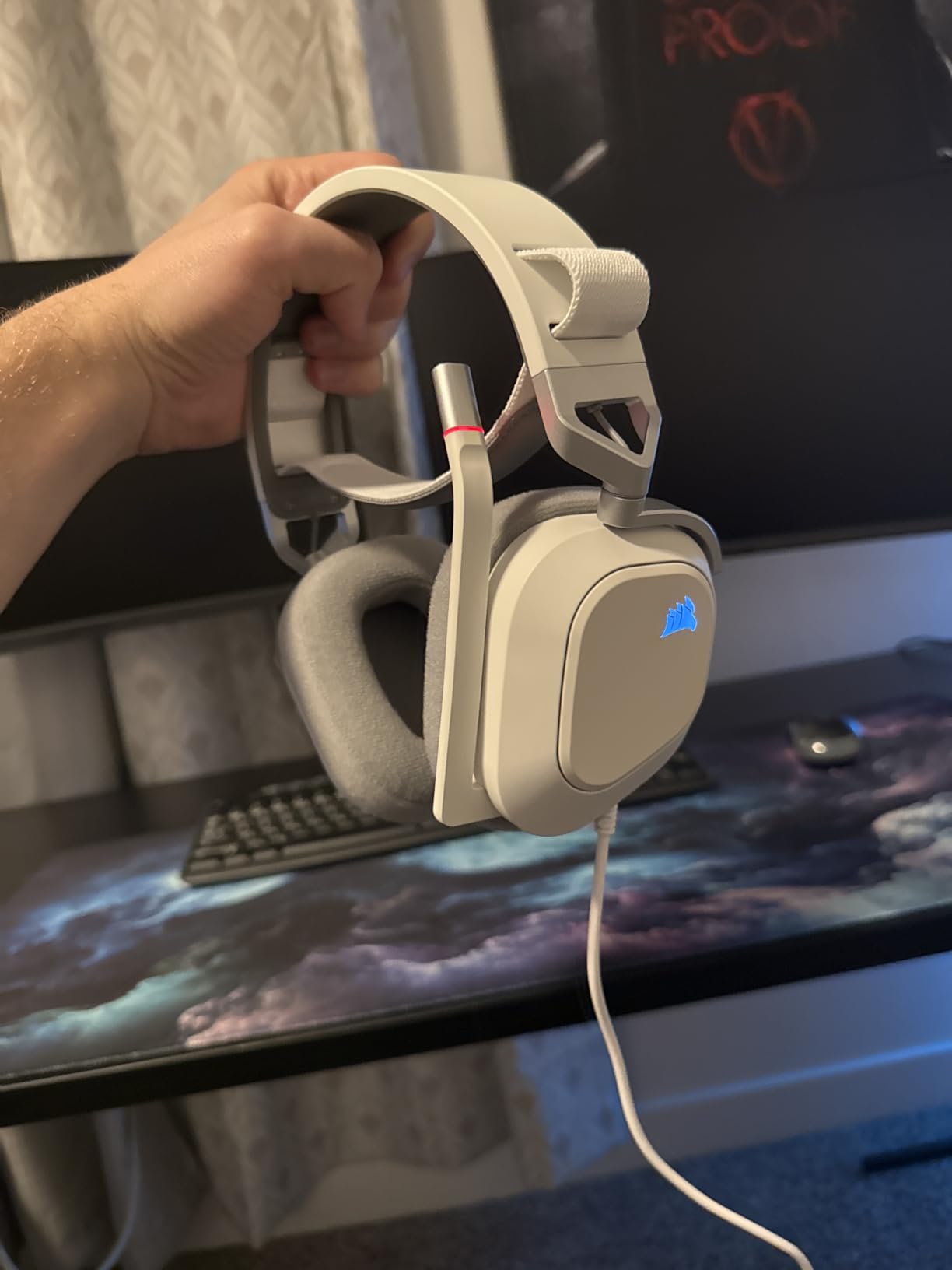 Corsair HS80 RGB USB Premium Gaming Headset with Dolby Audio 7.1 Surround Sound (Broadcast-Grade Omni-Directional Microphone, Memory Foam Earpads, High-Fidelity Sound, Durable Construction) Carbon customer photo 2