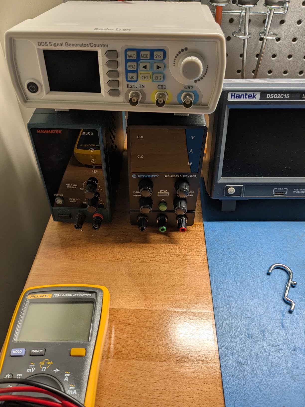 DC Power Supply Variable, 0-30V 0-10A Adjustable Switching DC Regulated Bench Power Supply with High Precision 4-Digit LED Display, 5V/2A USB Port, Coarse and Fine Adjustment SPS-3010 customer photo 2