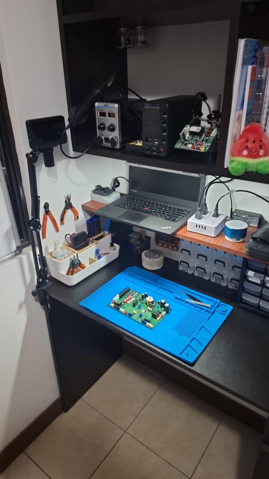 Premium Heat Resistant 932°F Silicone Soldering Mat, Large Anti Static Magnetic Electronic Repair Work Mat for BGA and Gun Soldering Iron, Workbench, Cell Phone Laptop Repair, 17.7'' *11.8'' customer photo 1