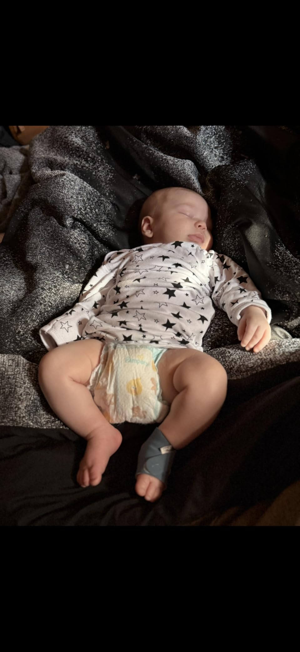 Owlet Dream Sock - FDA-Cleared Smart Baby Monitor - Track Live Pulse (Heart) Rate, Oxygen in Infants - Receive Notifications - Bedtime Blue customer photo 2