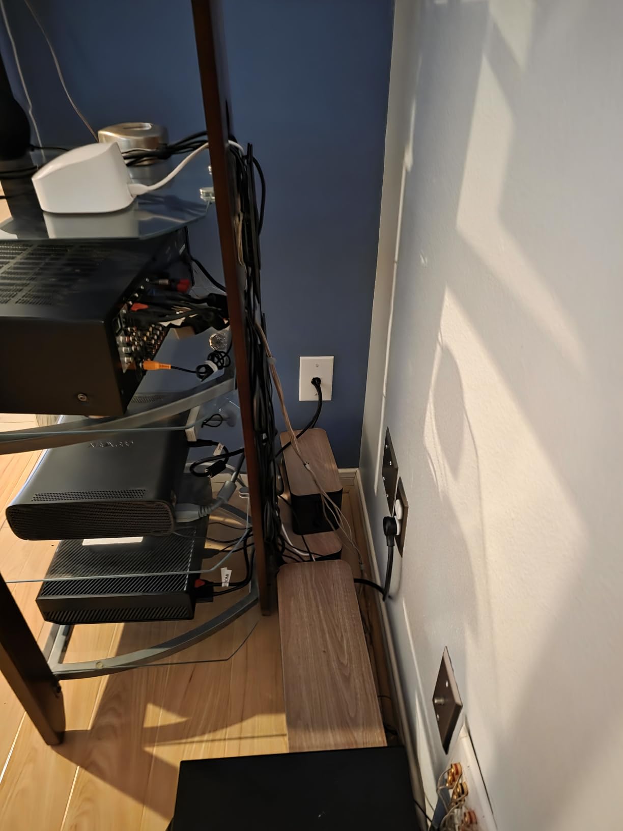 YUANYE Cable Management Box Cable Management Kit for Power Strip to Hide Wires, Cord Organizer Boxes, Safe ABS Material Wire Organizer of Cable Clips Sleeve for Home & Office, 3Pack-128PCS / Black customer photo 1