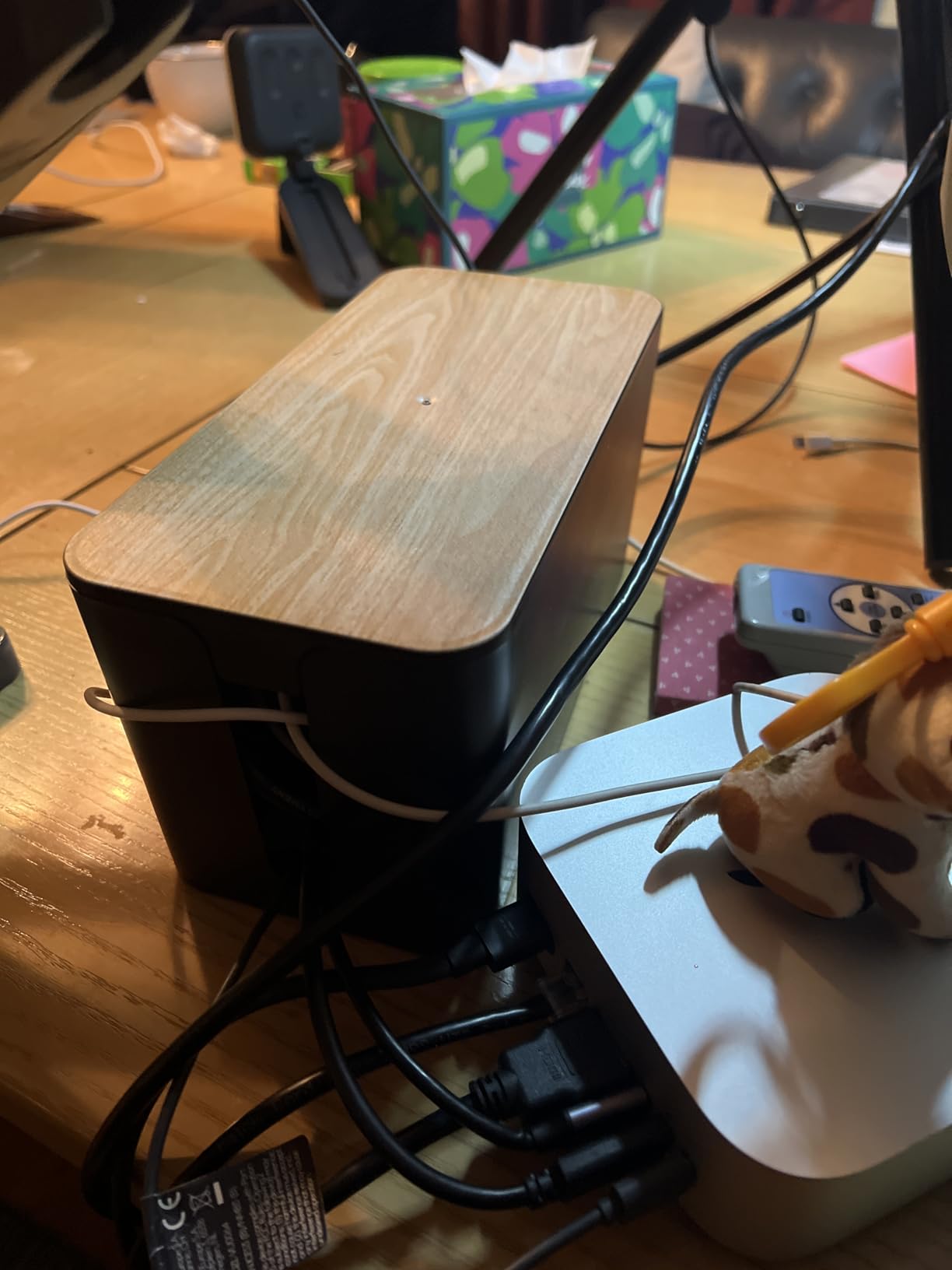 YUANYE Cable Management Box Cable Management Kit for Power Strip to Hide Wires, Cord Organizer Boxes, Safe ABS Material Wire Organizer of Cable Clips Sleeve for Home & Office, 3Pack-128PCS / Black customer photo 2