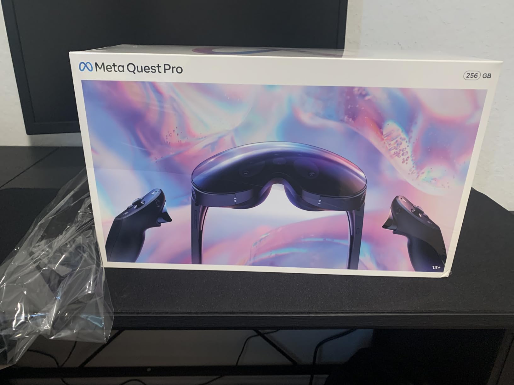 Meta Quest Pro - VR Headset with Built-in Eye Tracking customer photo 1